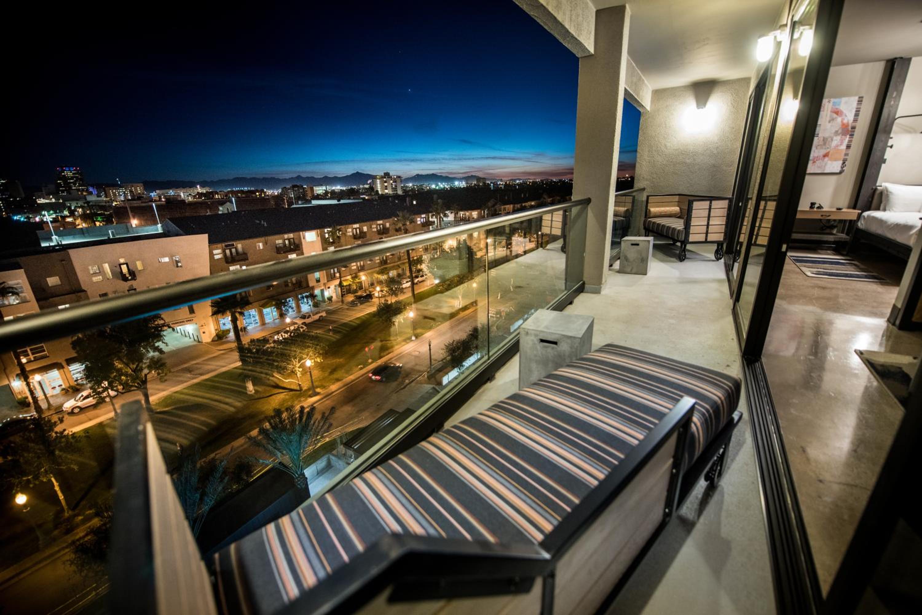 Suite with Balcony - Photo 5