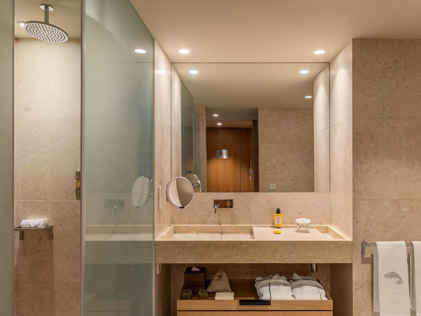 Superior Double or Twin Room with City View photo 2