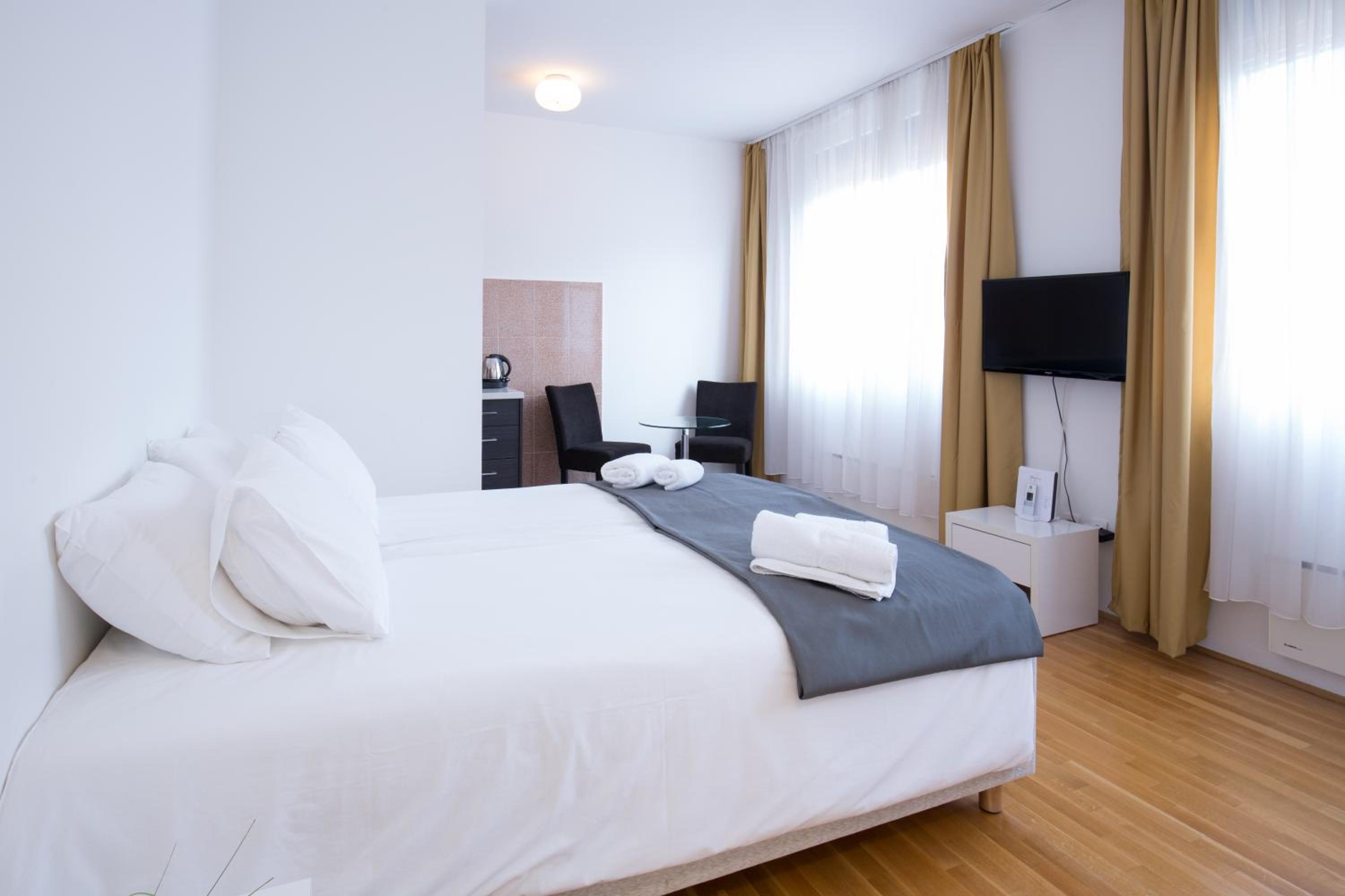 Economy Double or Twin Room photo 2