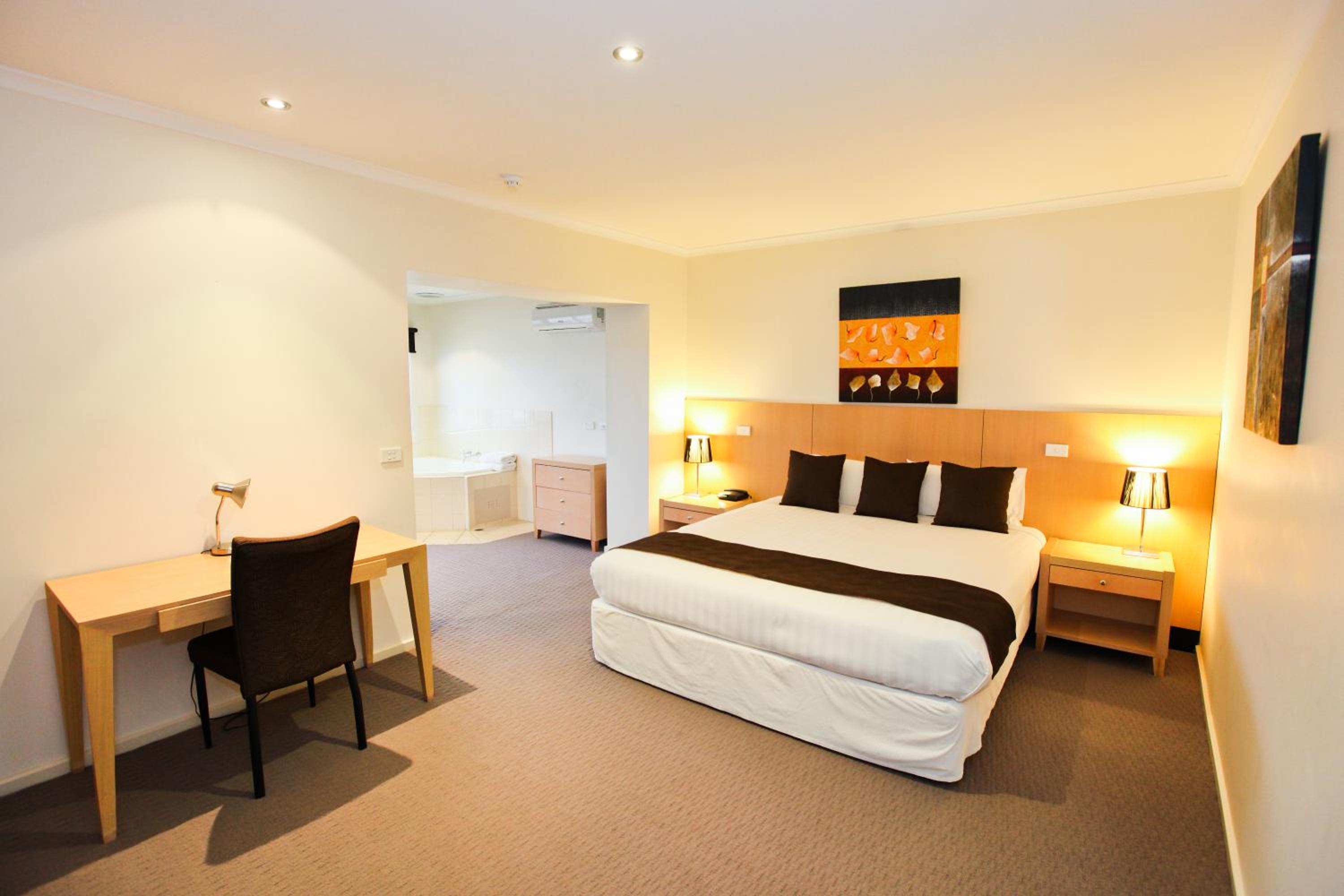 Superior King Room with Spa Bath - Photo 7