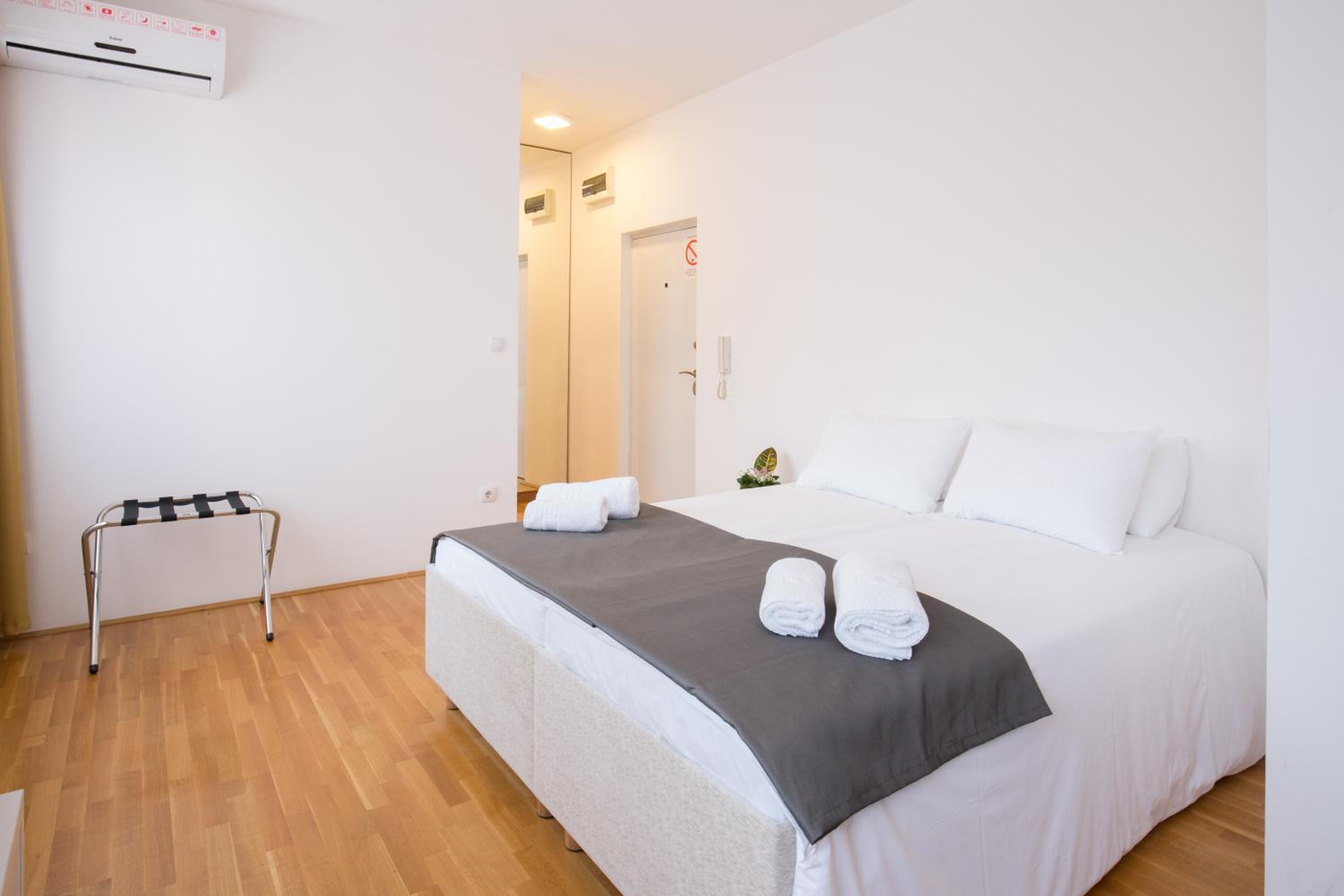 Economy Double or Twin Room photo 3