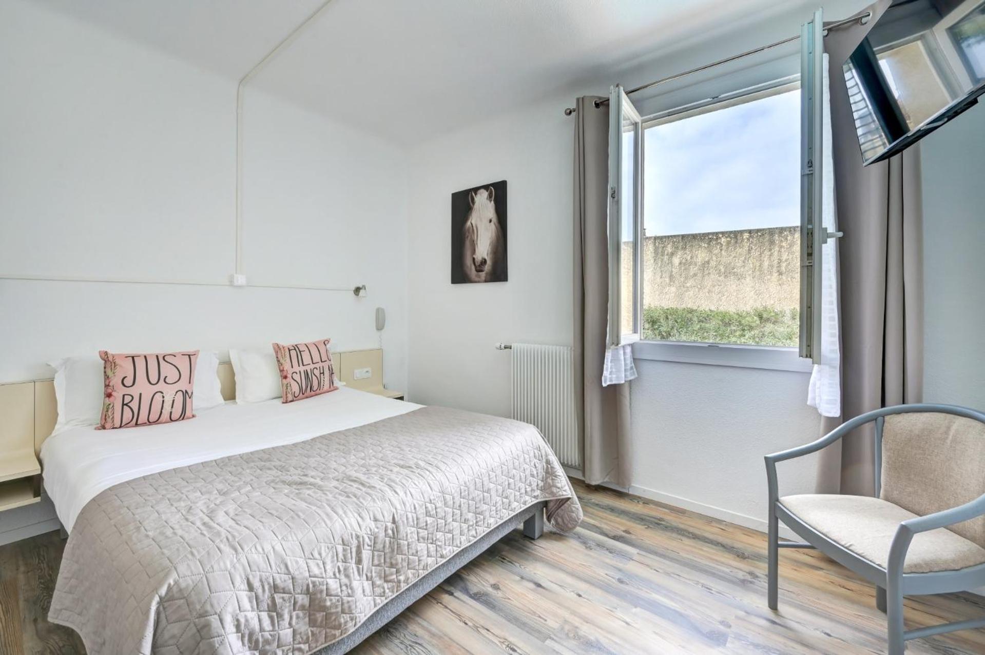 Double Room with Pool View photo 3