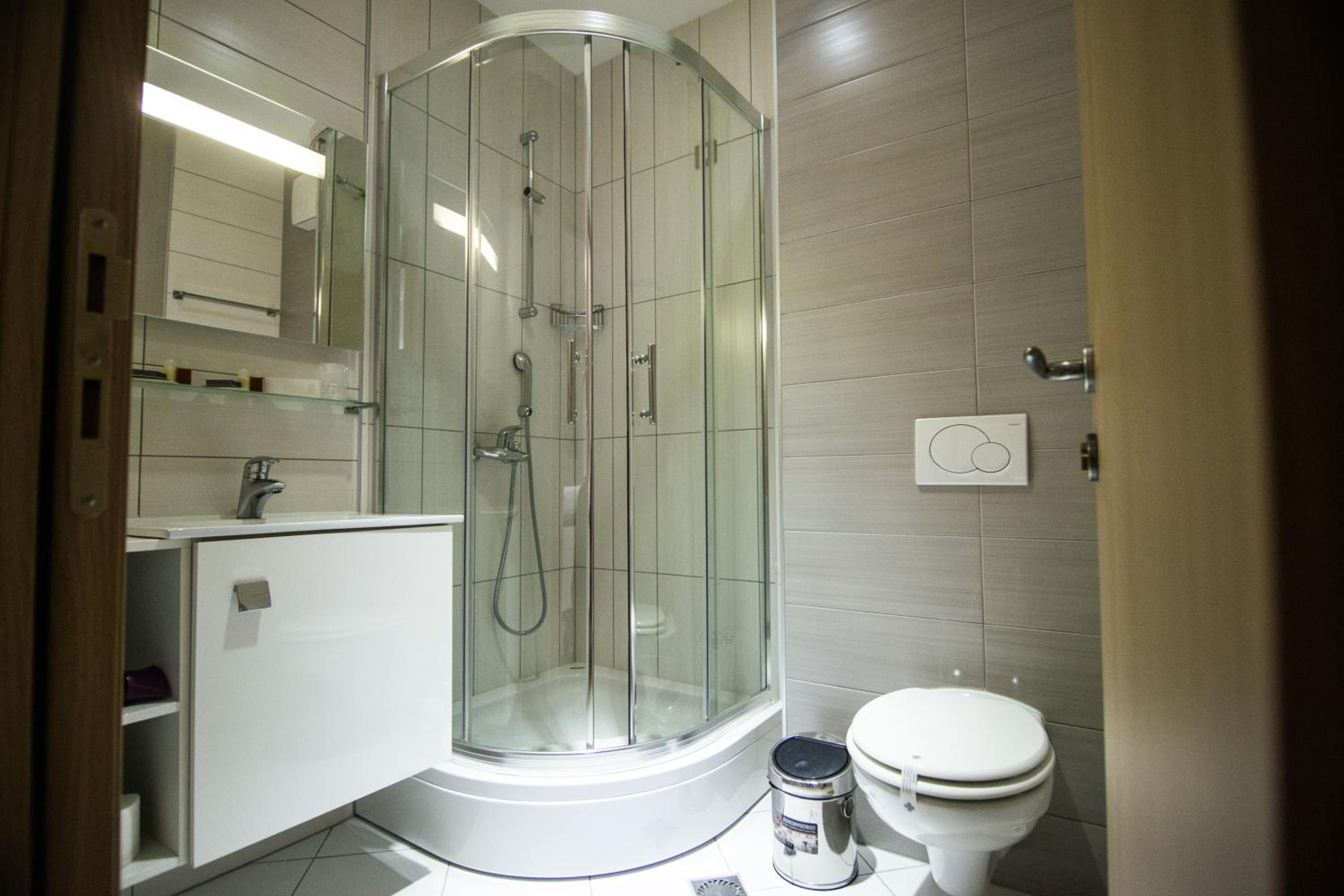 Basic Triple Room photo 3