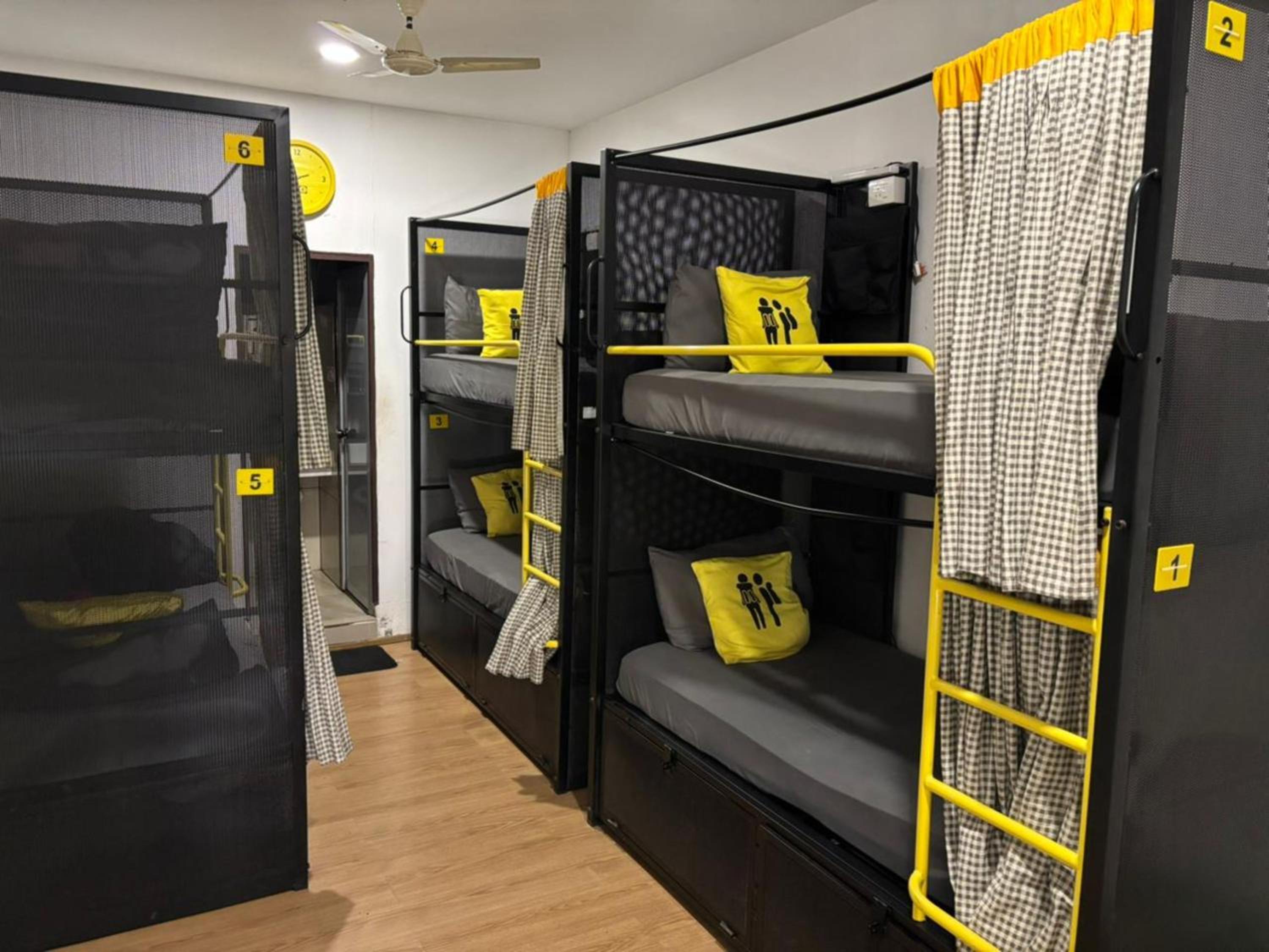 Bed in 6-Bed Mixed Dormitory Room photo 2