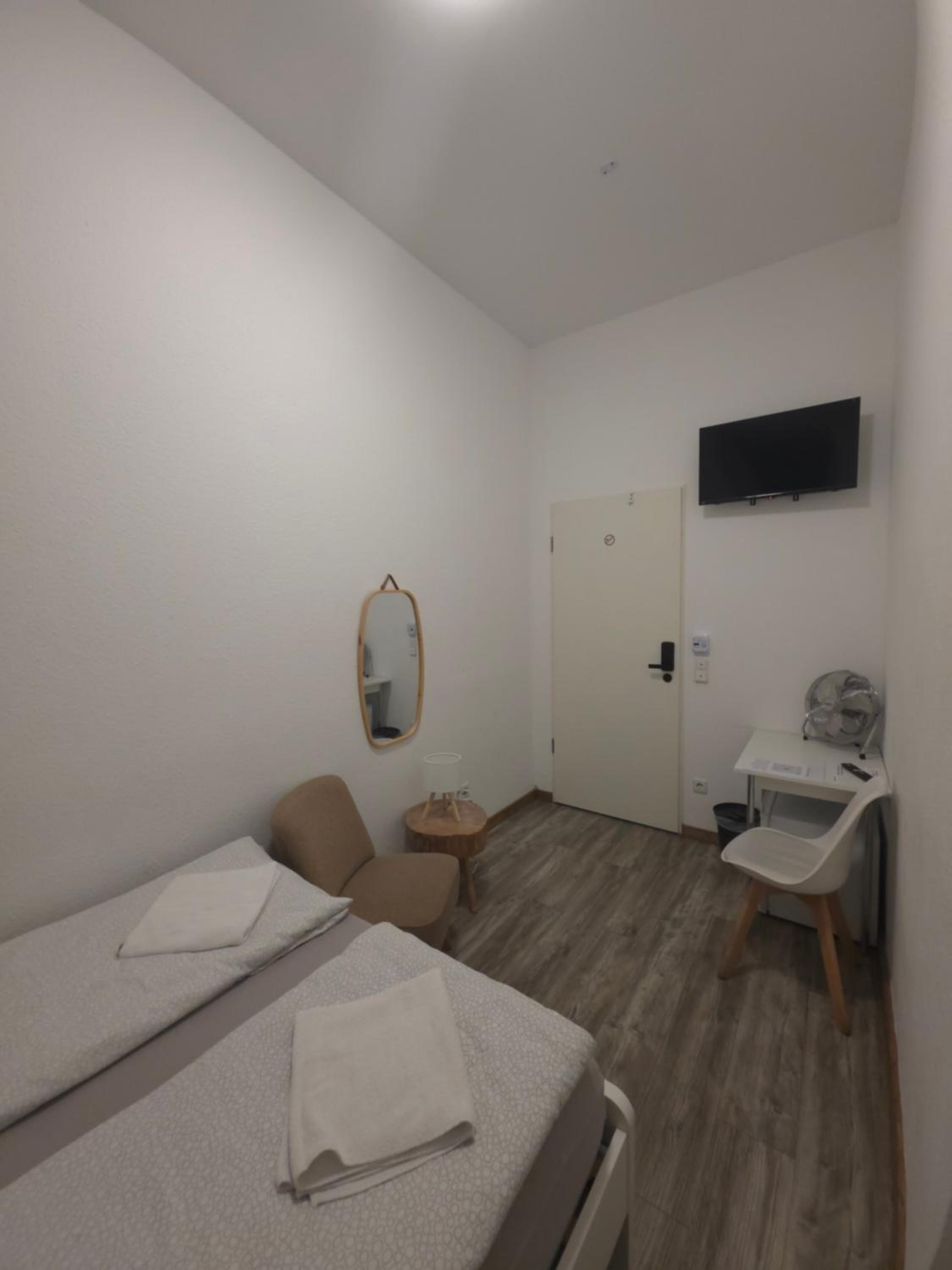 Double Room with Shared Bathroom photo 3