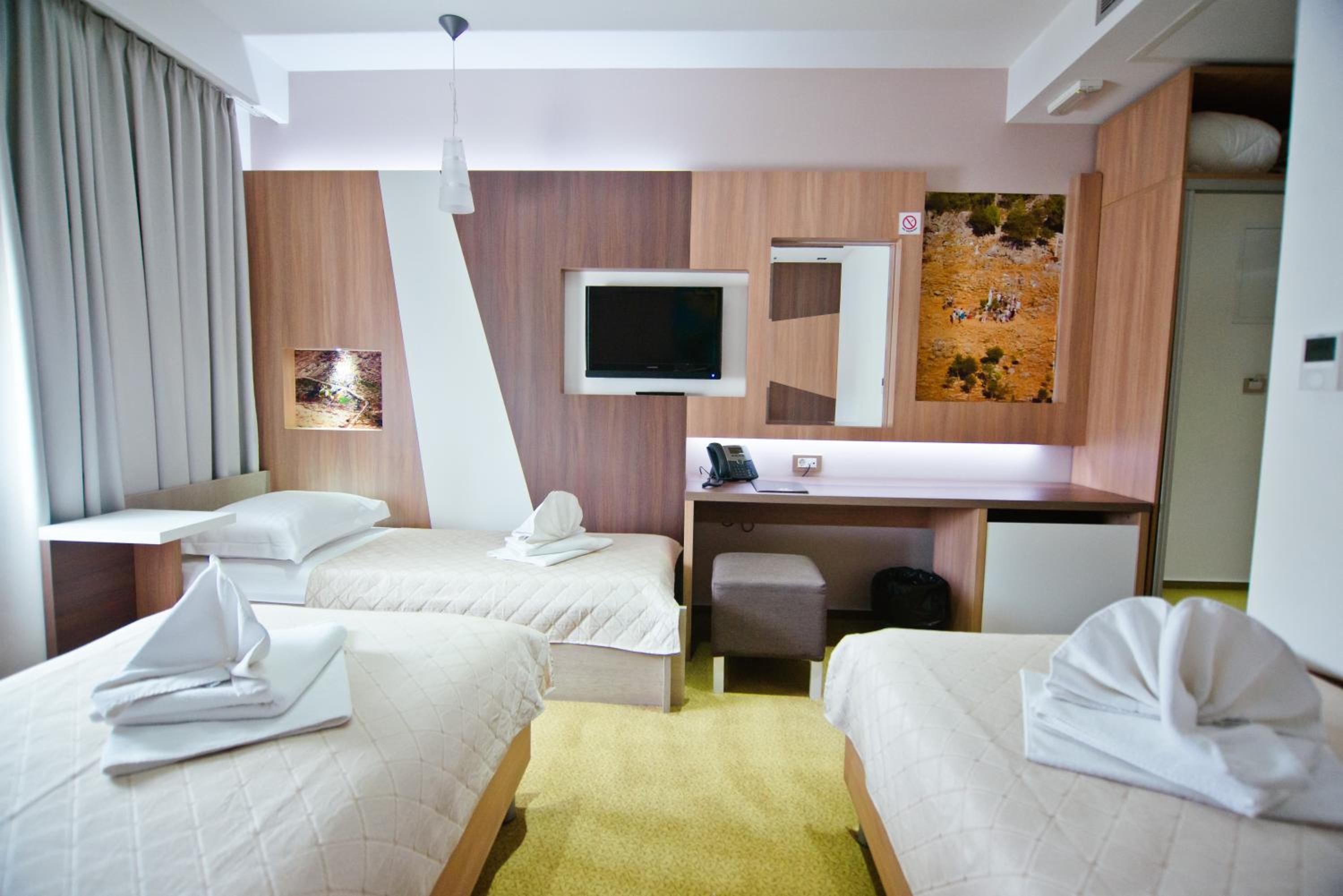 Basic Triple Room photo 2