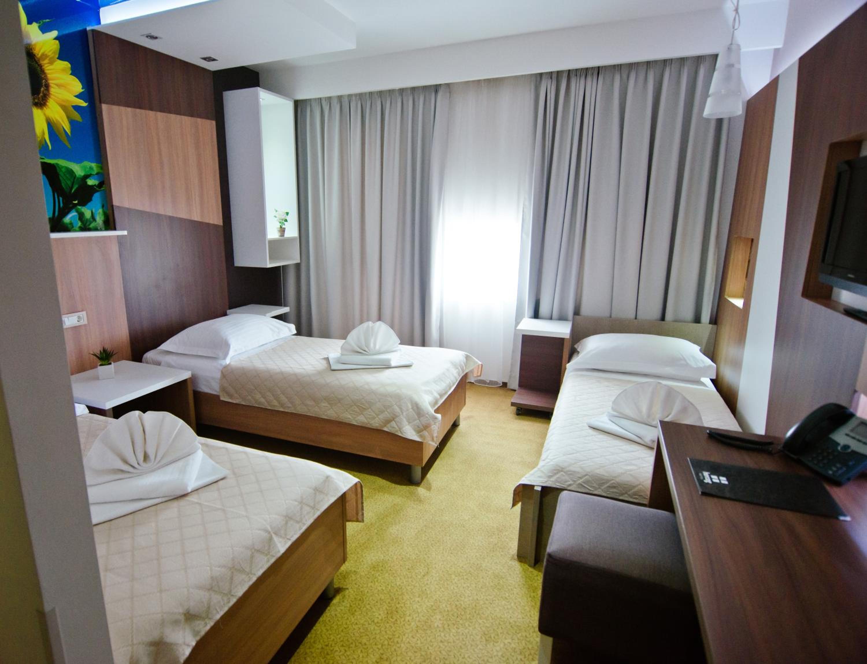 Basic Triple Room photo 1
