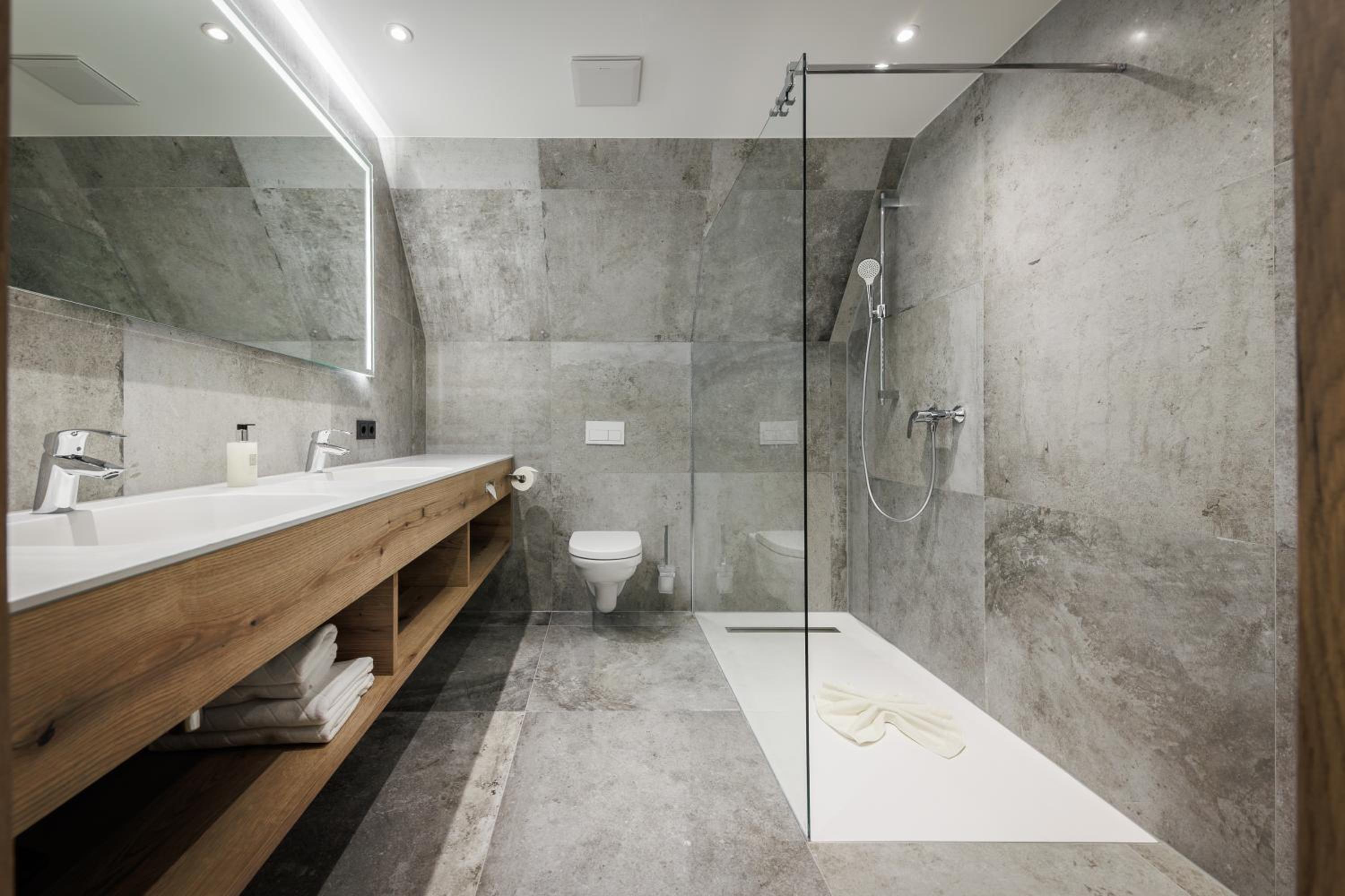 Double Room with Balcony - Photo 8