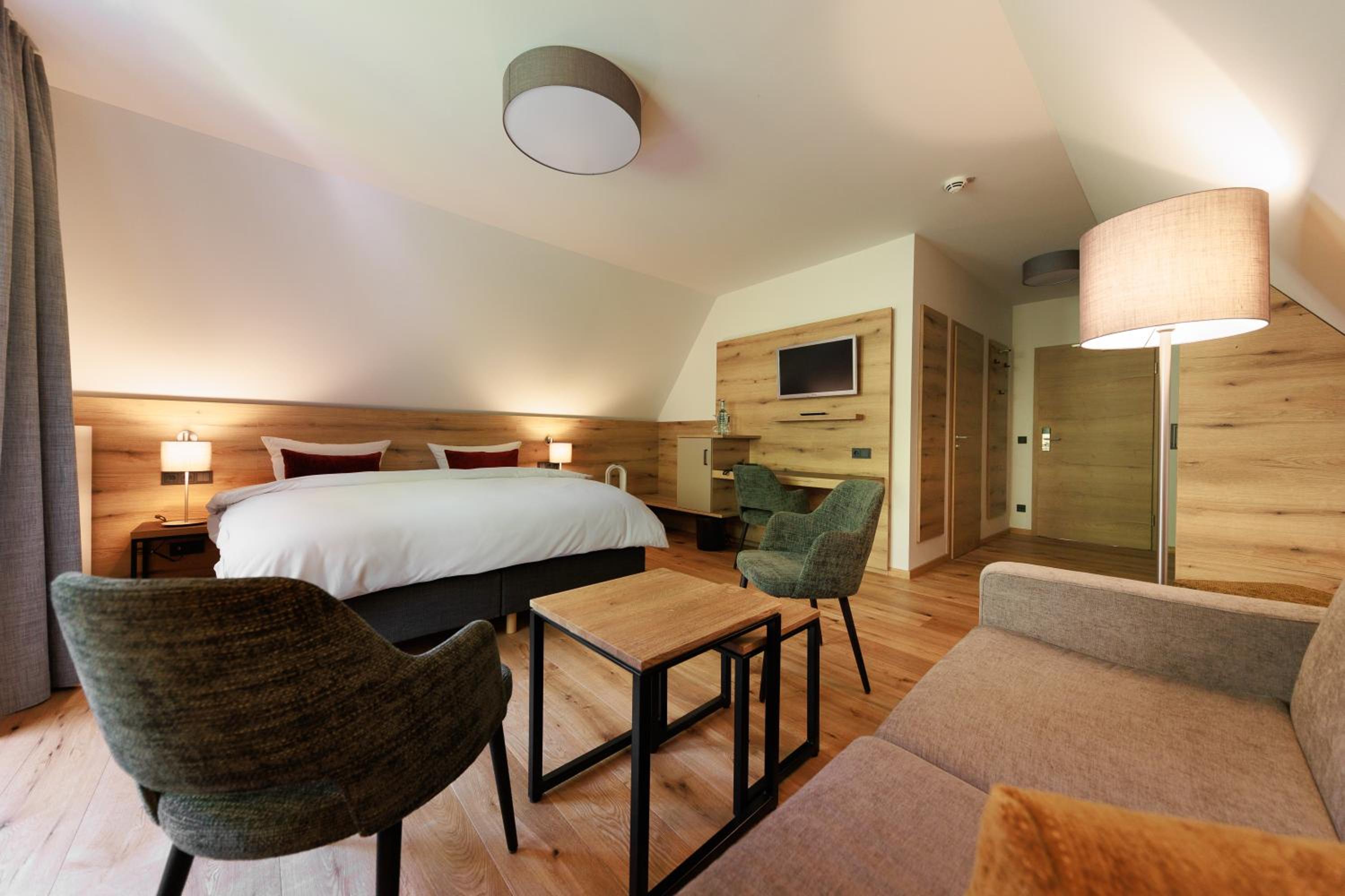 Double Room with Balcony - Photo 1