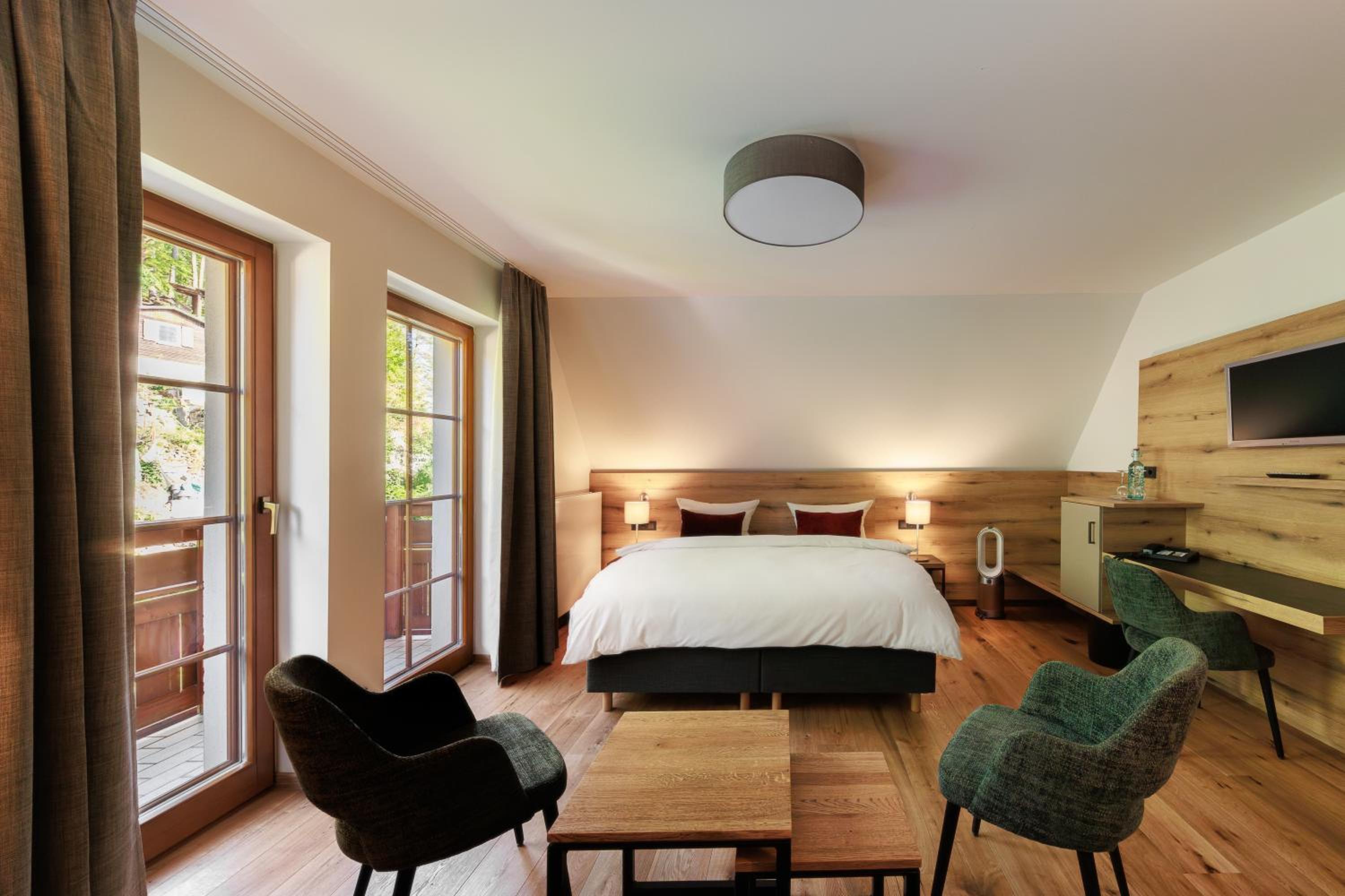 Double Room with Balcony - Photo 9
