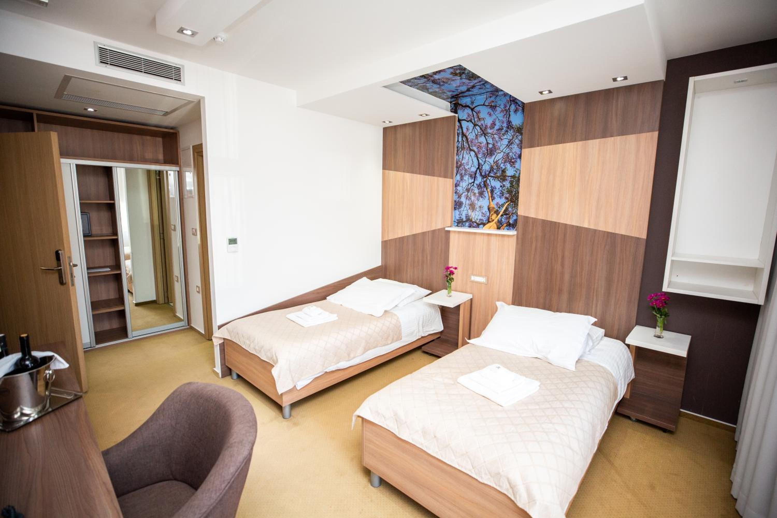 Twin Room - Disability Access photo 1