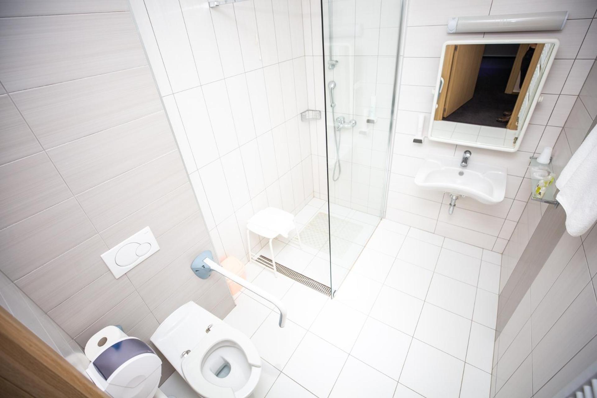 Twin Room - Disability Access photo 2