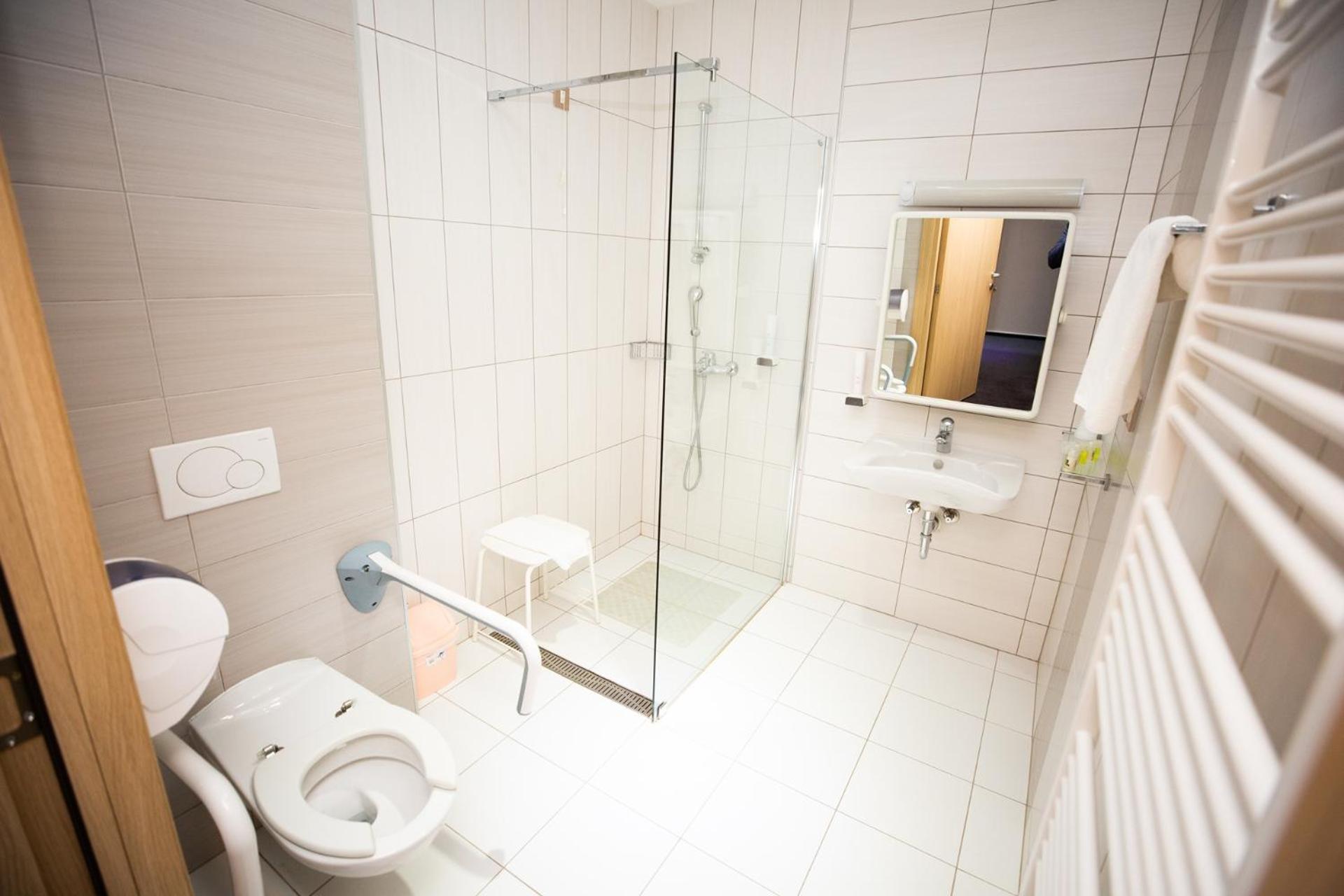 Twin Room - Disability Access photo 3