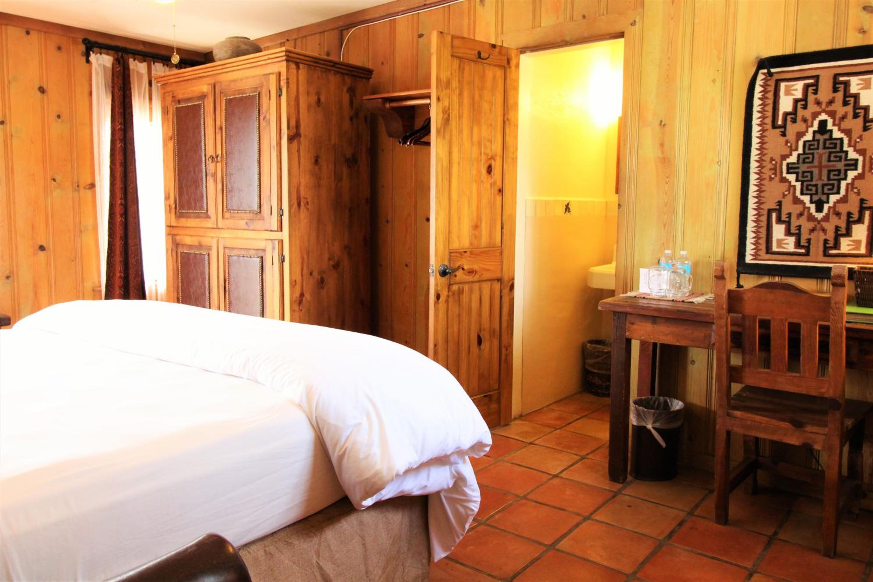 Standard King Room photo 3