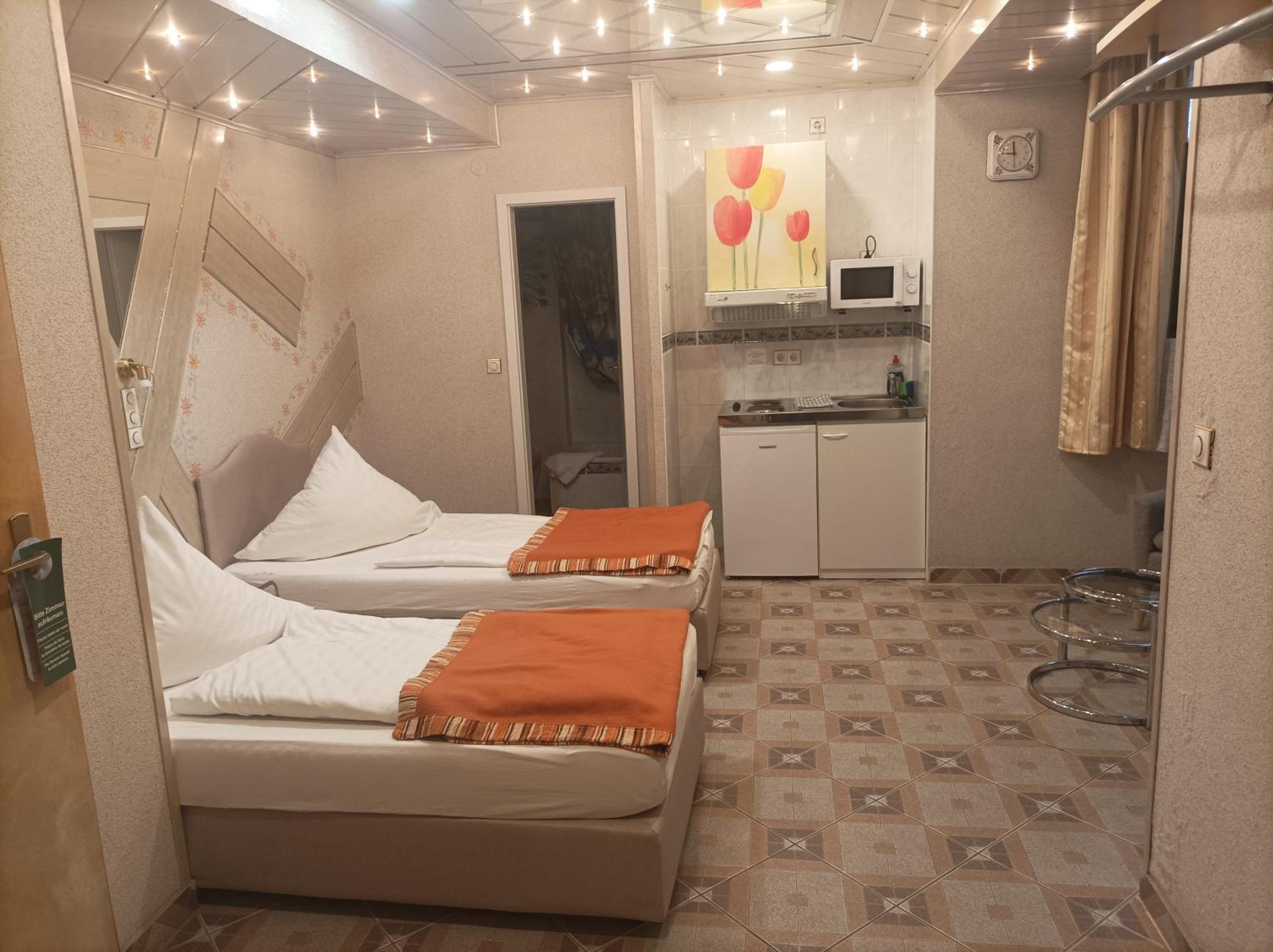 Double or Twin Room - Photo 3