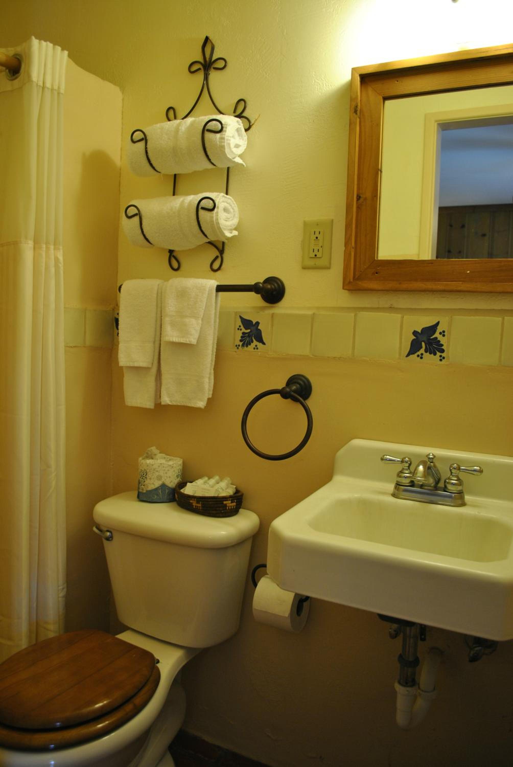 Queen Room with Two Queen Beds photo 3