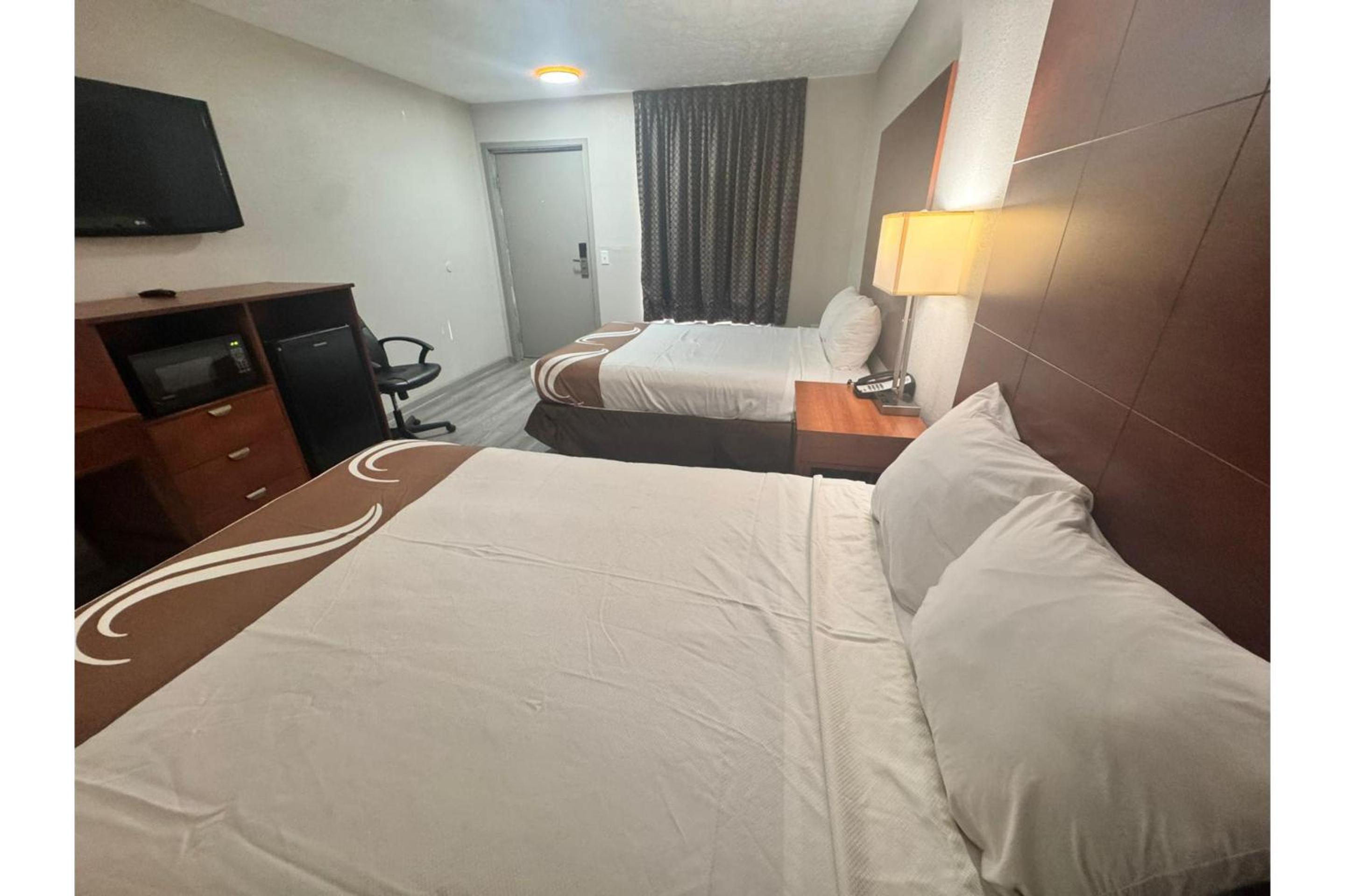2 Full Beds Non-Smoking