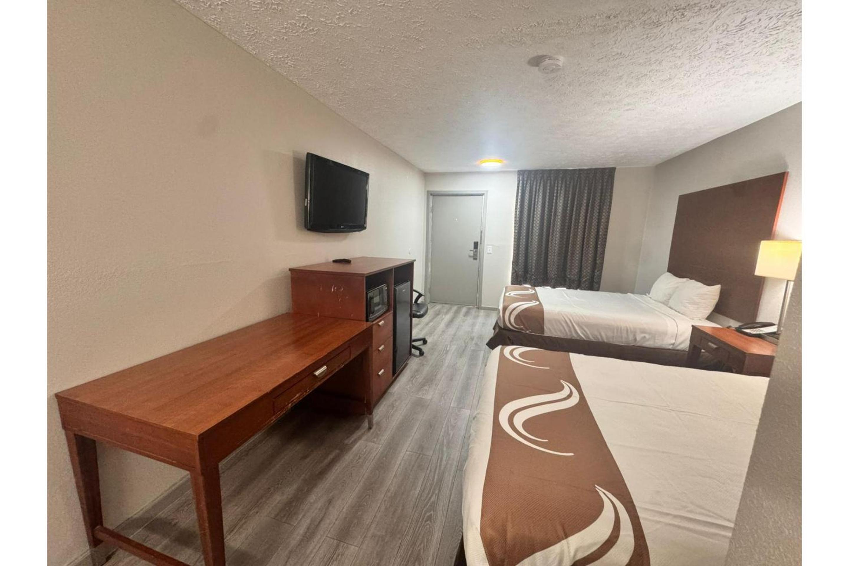 2 Full Beds Non-Smoking