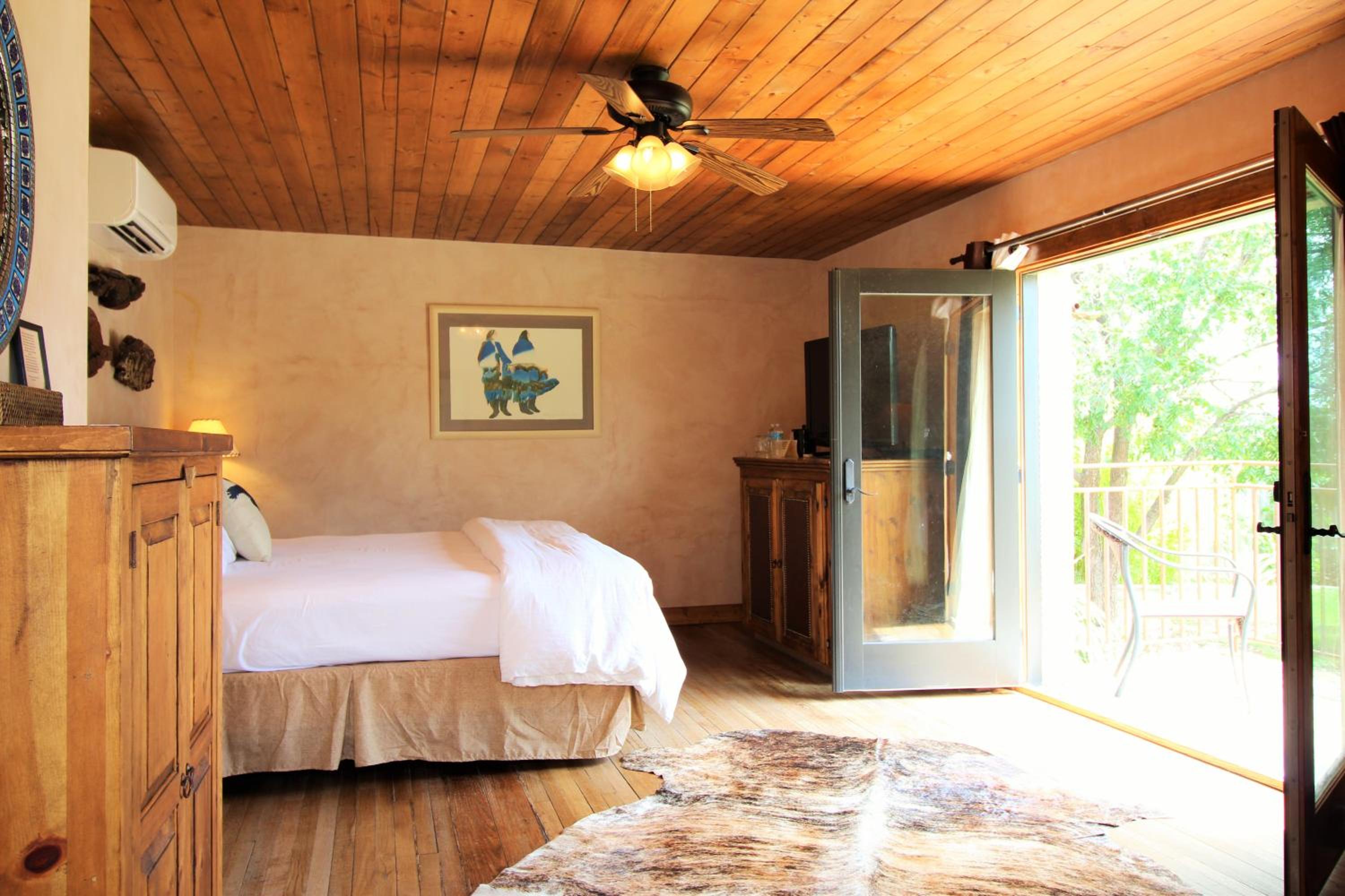Superior King Queen Suite photo 2
