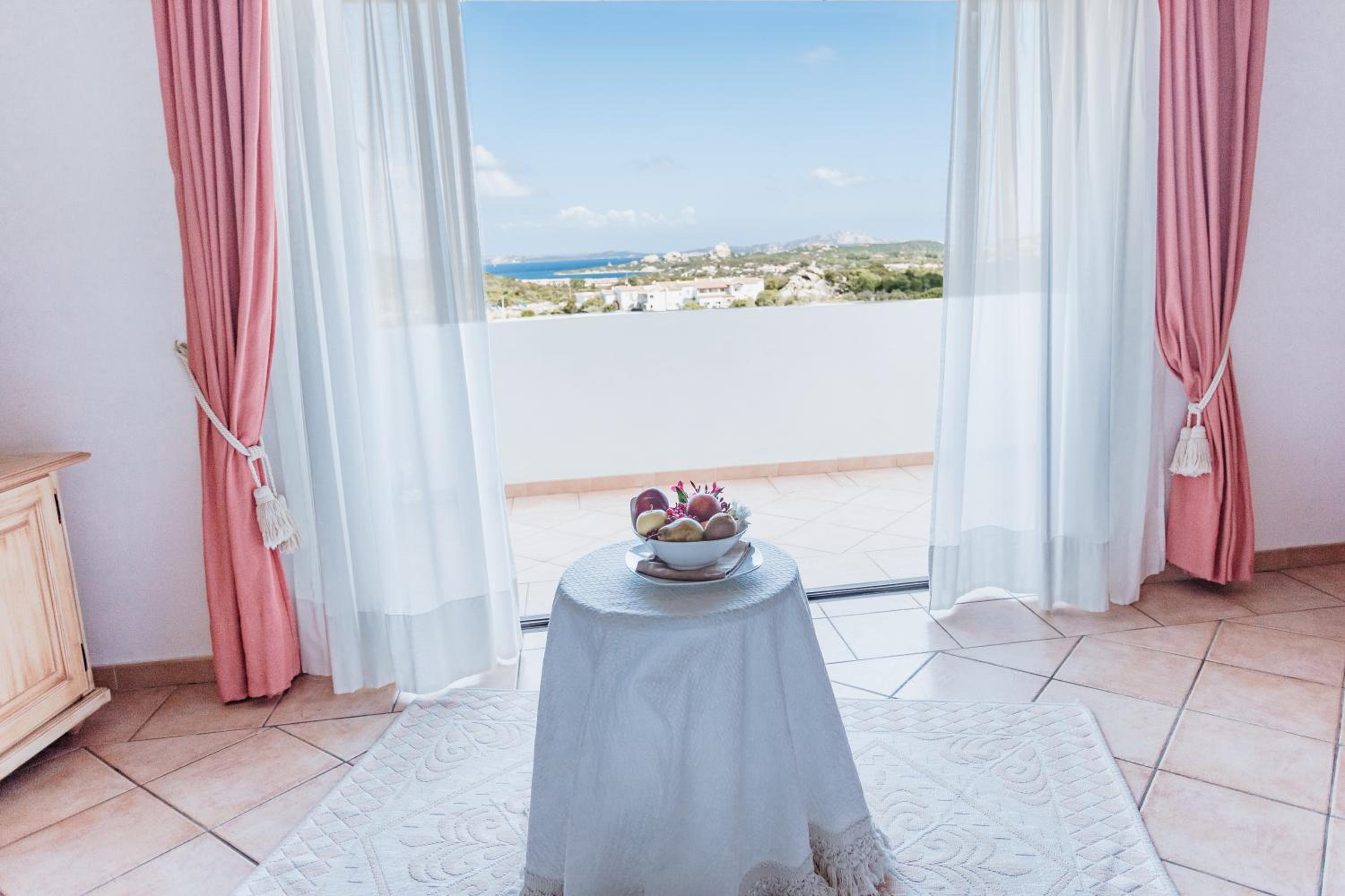 Double or Twin Room with Sea View - Photo 1