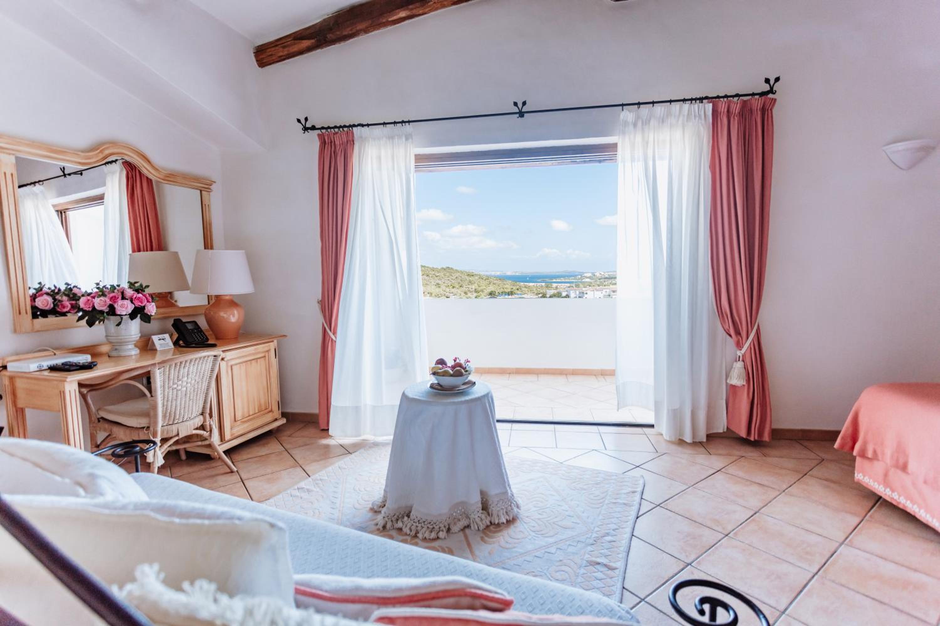 Double or Twin Room with Sea View - Photo 2