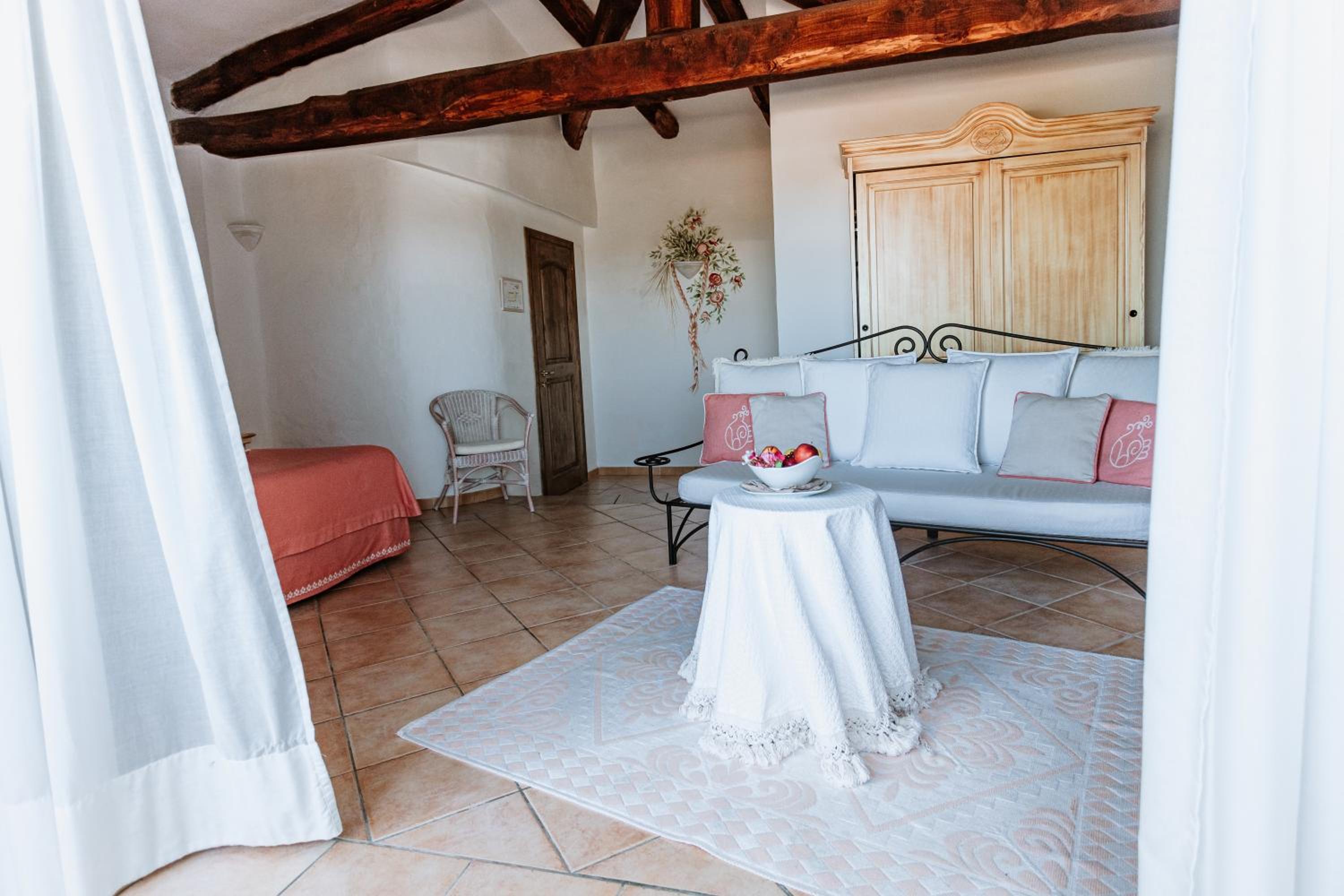 Double or Twin Room with Sea View - Photo 5