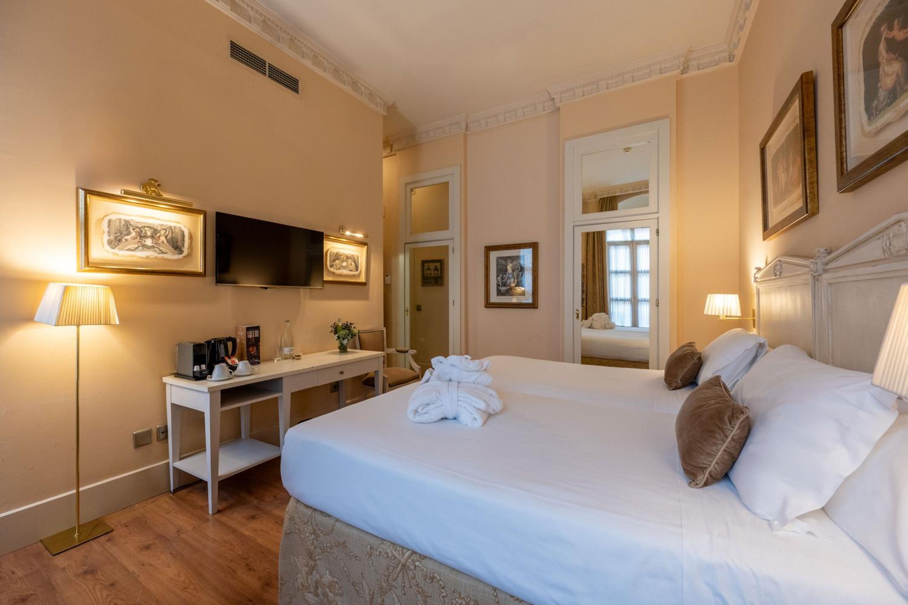Deluxe Family Connecting Room