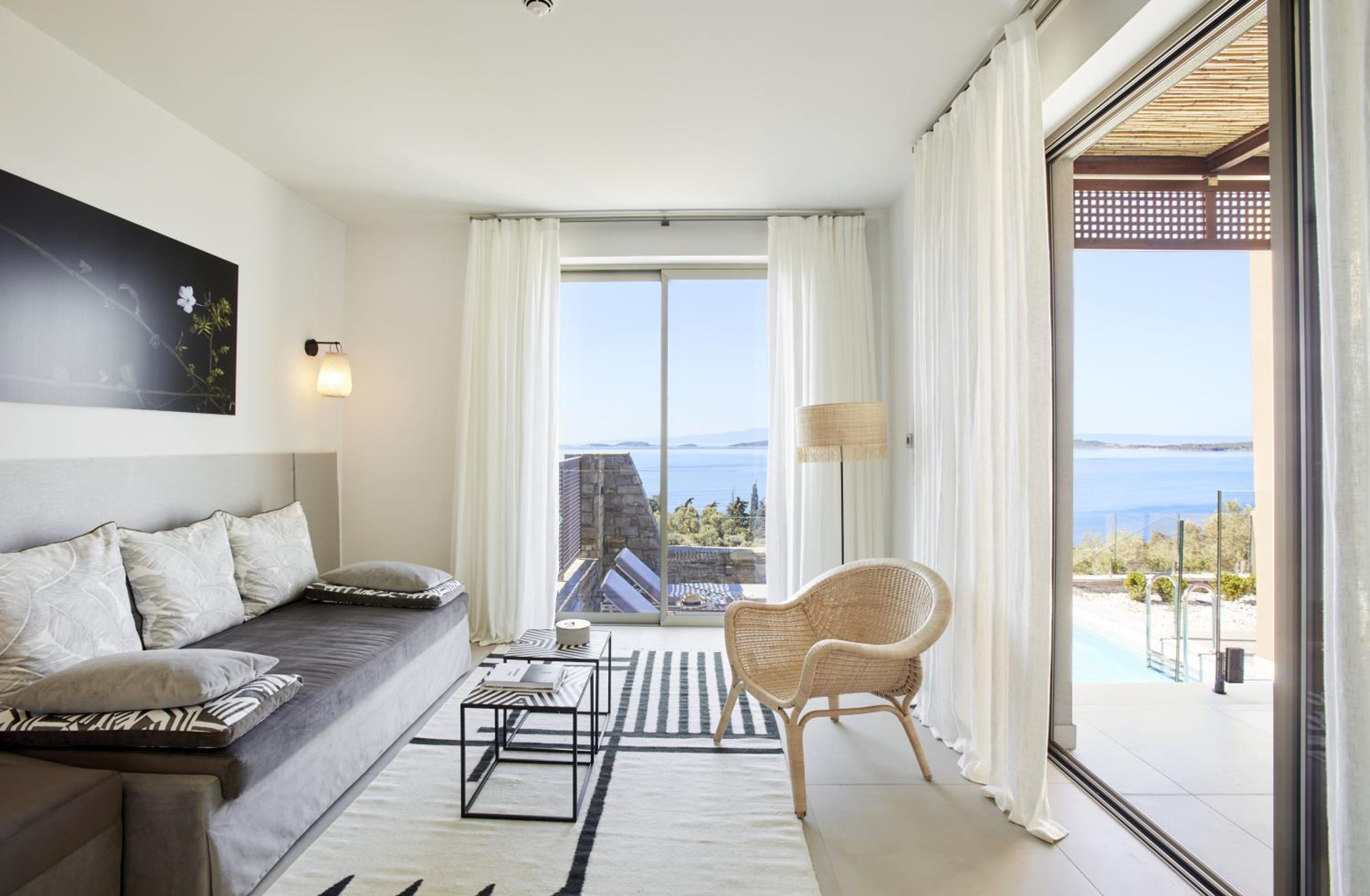 Ocean One-Bedroom Pool Villa with Complimentary Car thumbnail 6