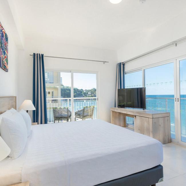 King Room with Ocean Front View - Photo 2