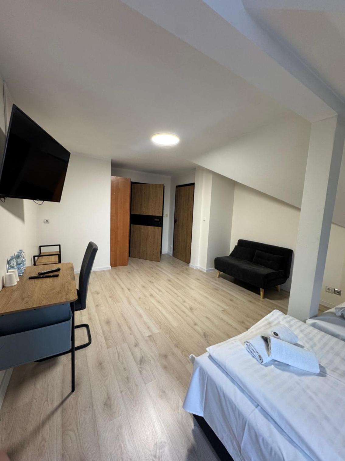 Standard Triple Room - Photo 3