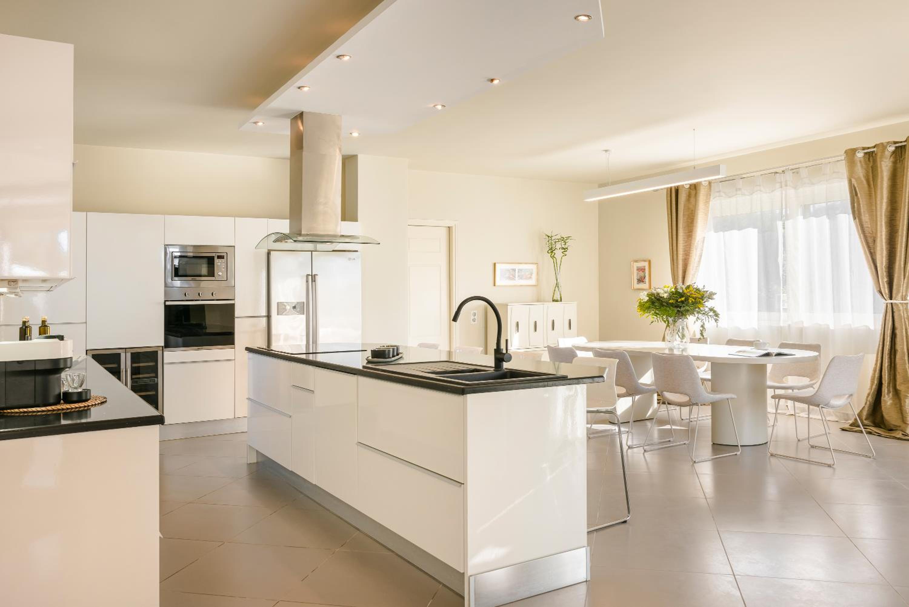 Villa photo 3
