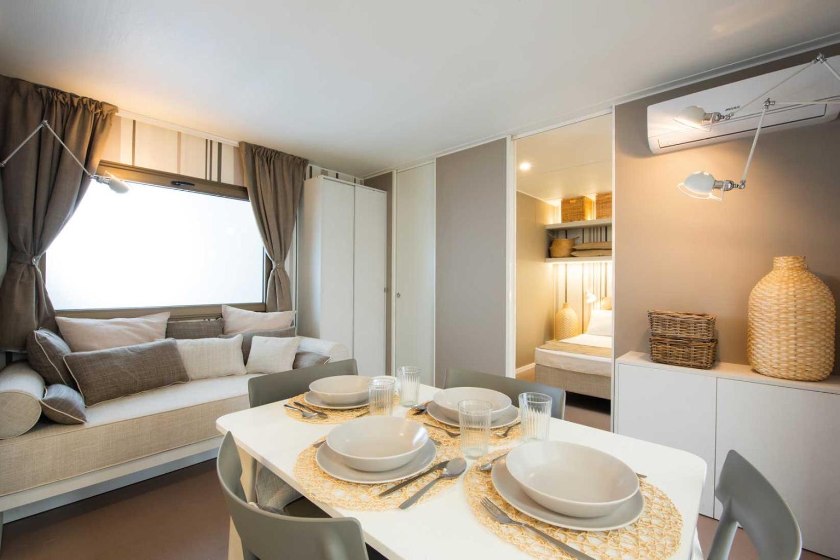 Mobile Home photo 2