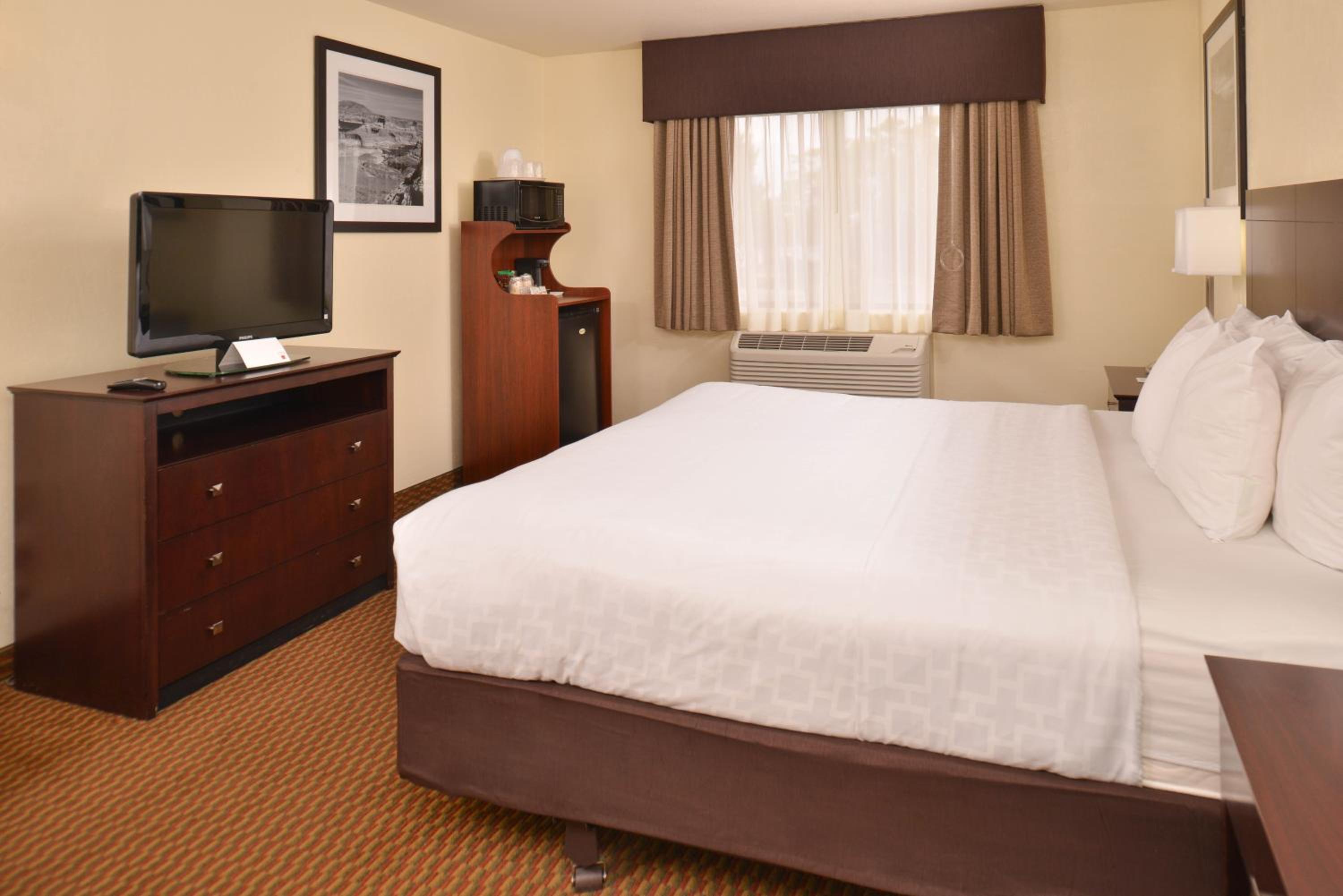 King Room - Disability Access/Non-Smoking - Photo 1
