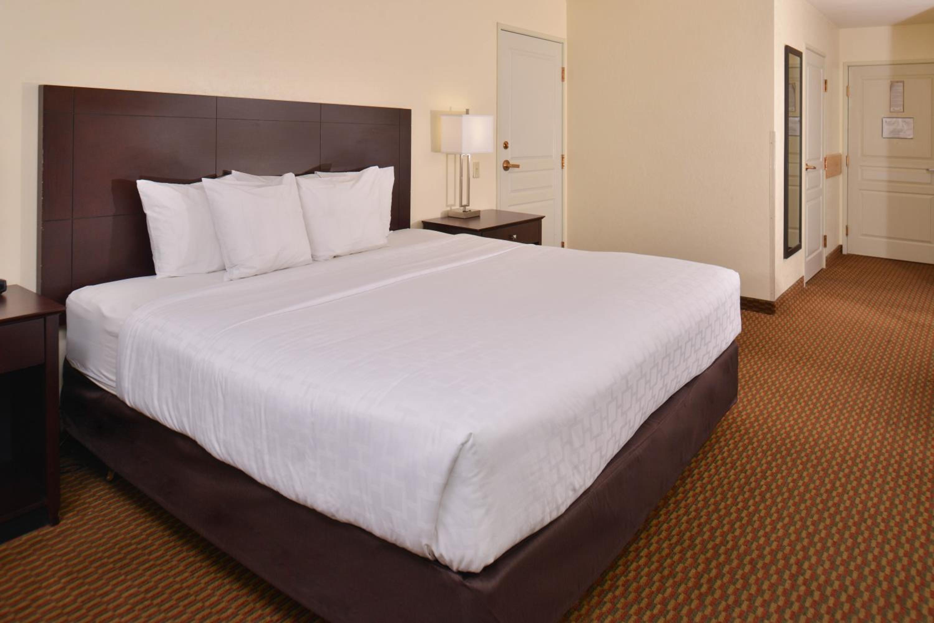King Room - Disability Access/Non-Smoking - Photo 8