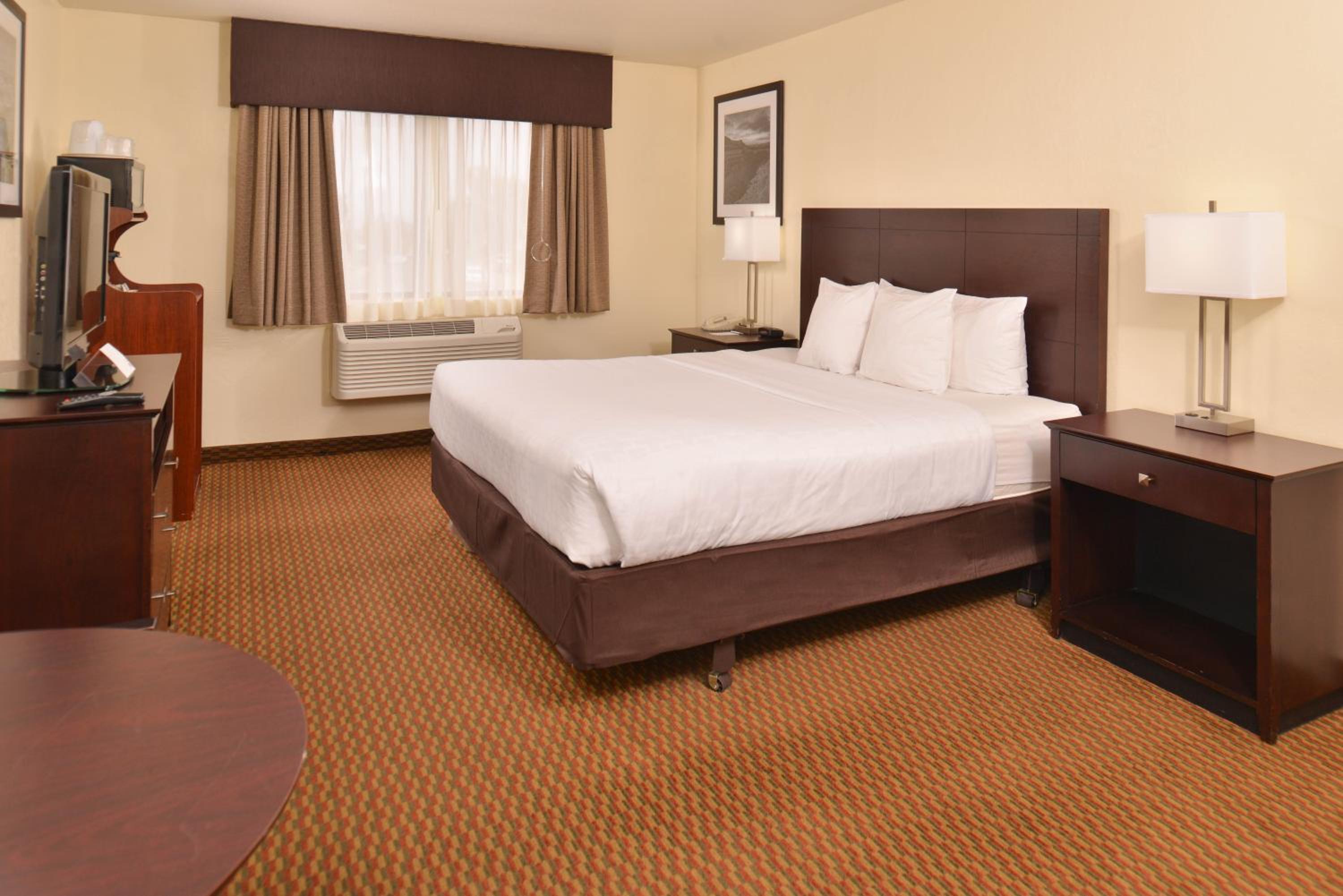 Queen Room - Accessible/Non-Smoking - Photo 1