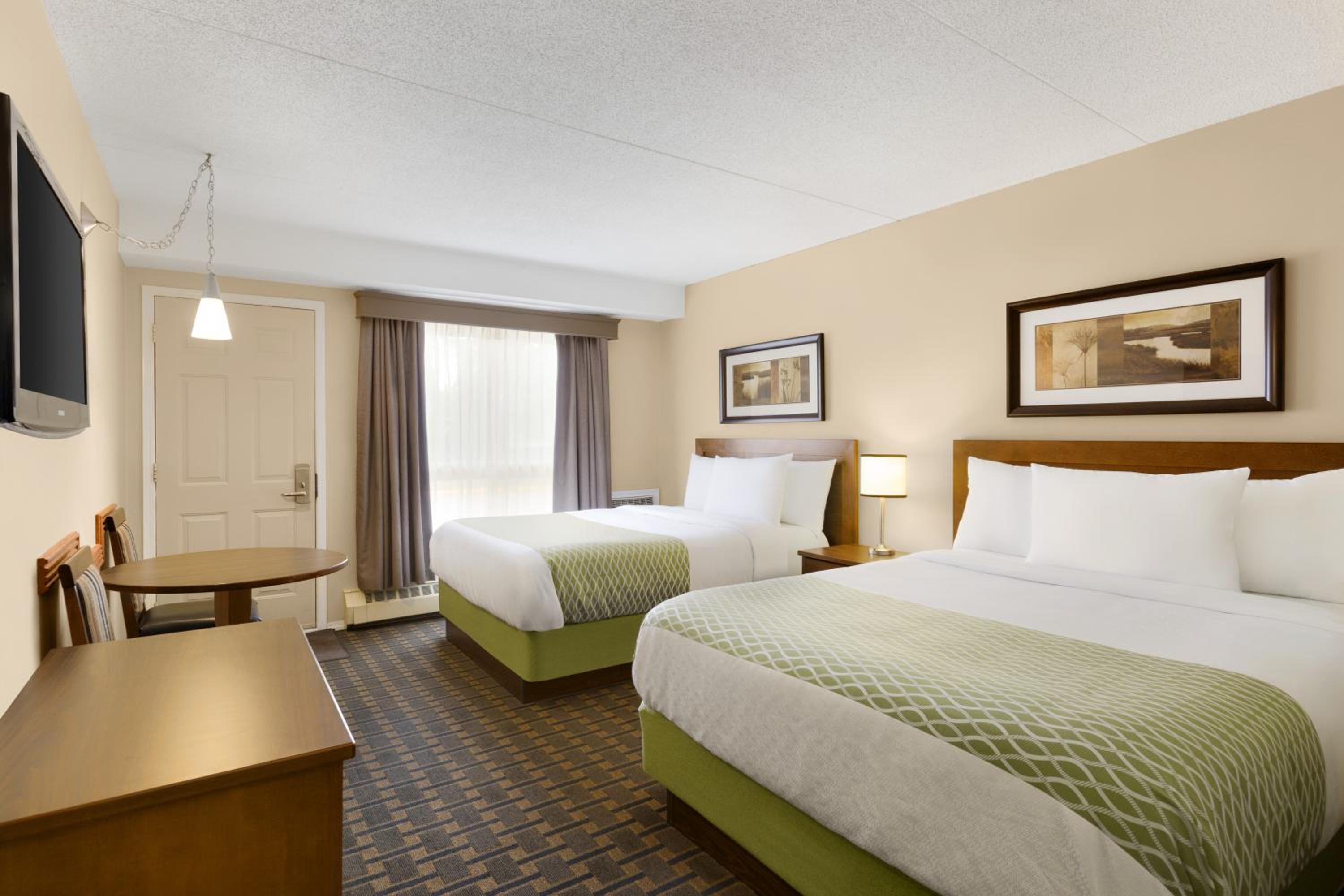 Queen Room with Two Queen Beds - Ground Floor photo 1