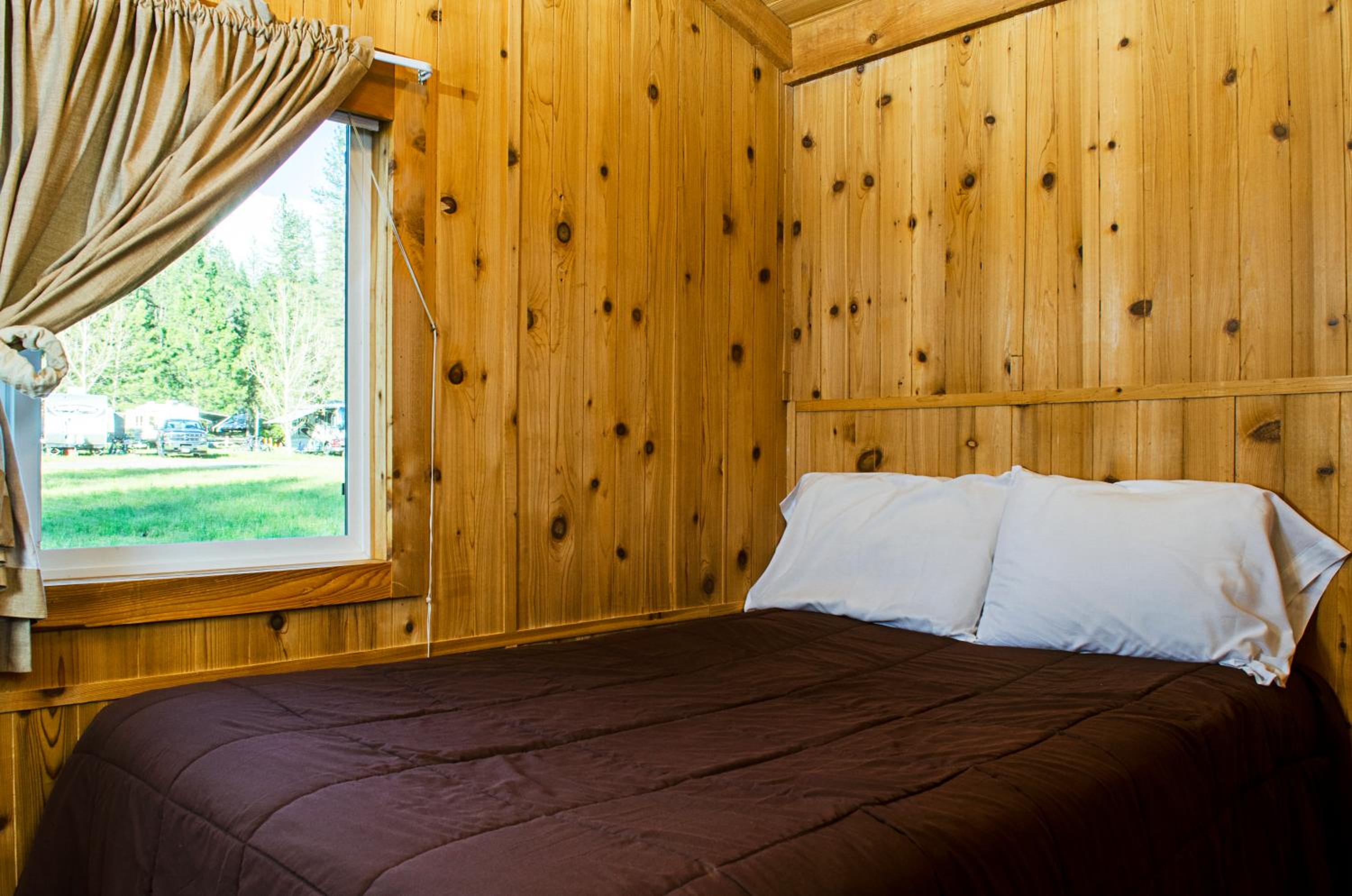 Cabin - Sleeps 4, Pet Friendly photo 3