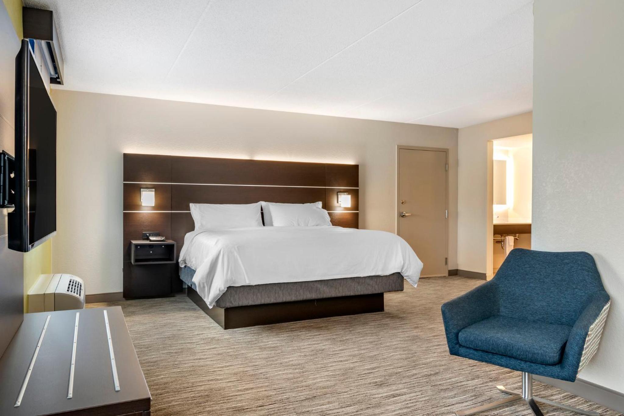 King Suite - Photo 3