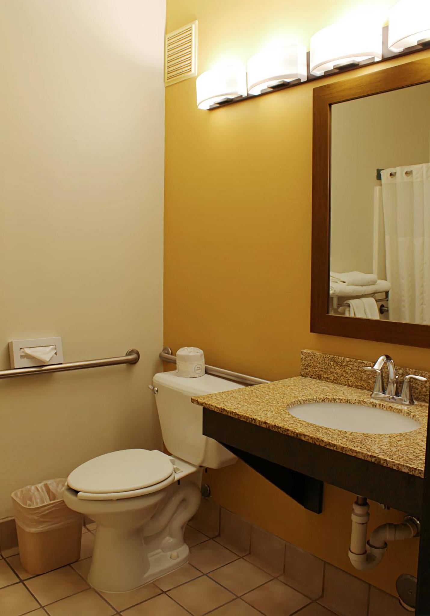 Queen Suite with Two Queen Beds photo 2