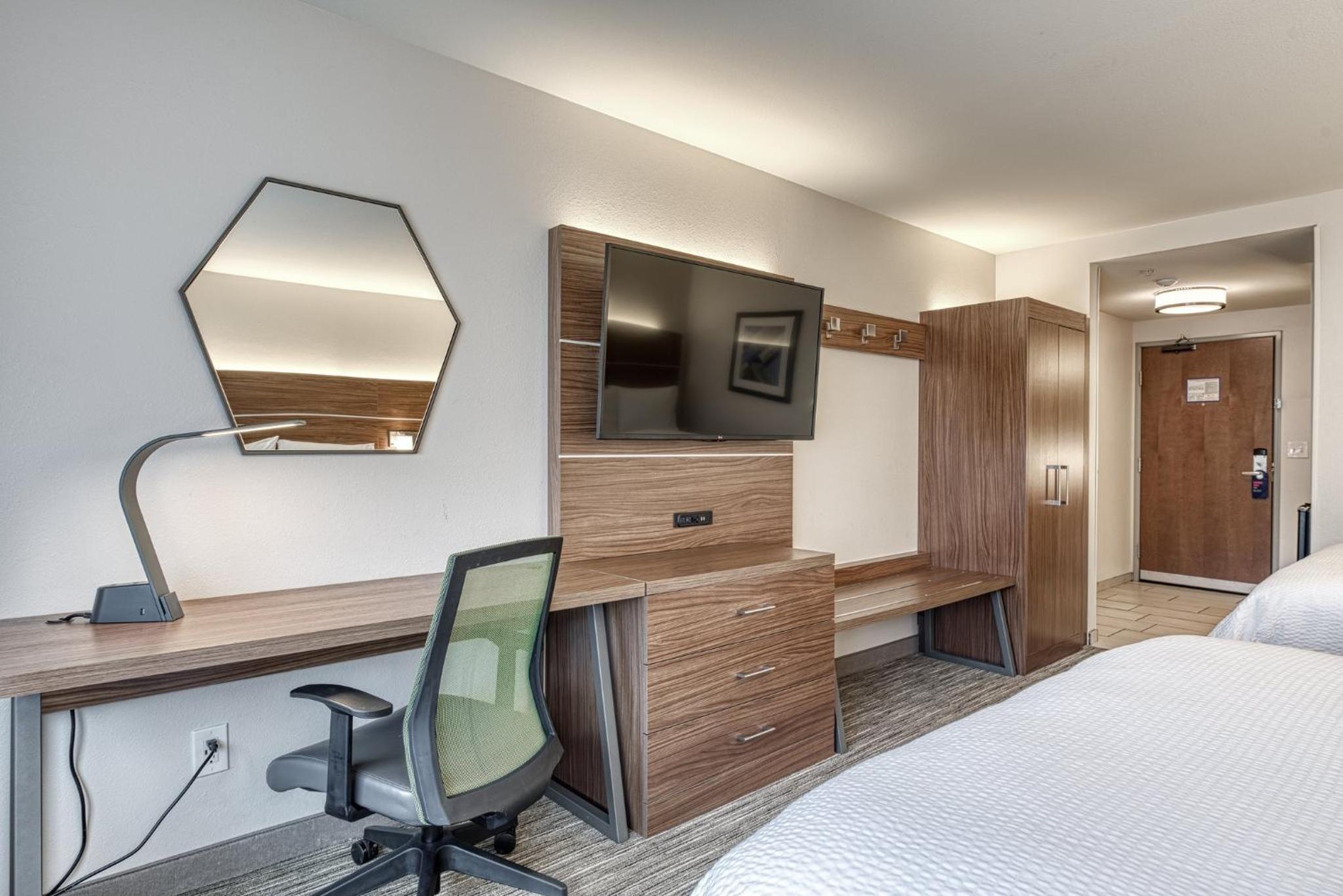 Standard Queen Room with Two Queen Beds - Photo 1