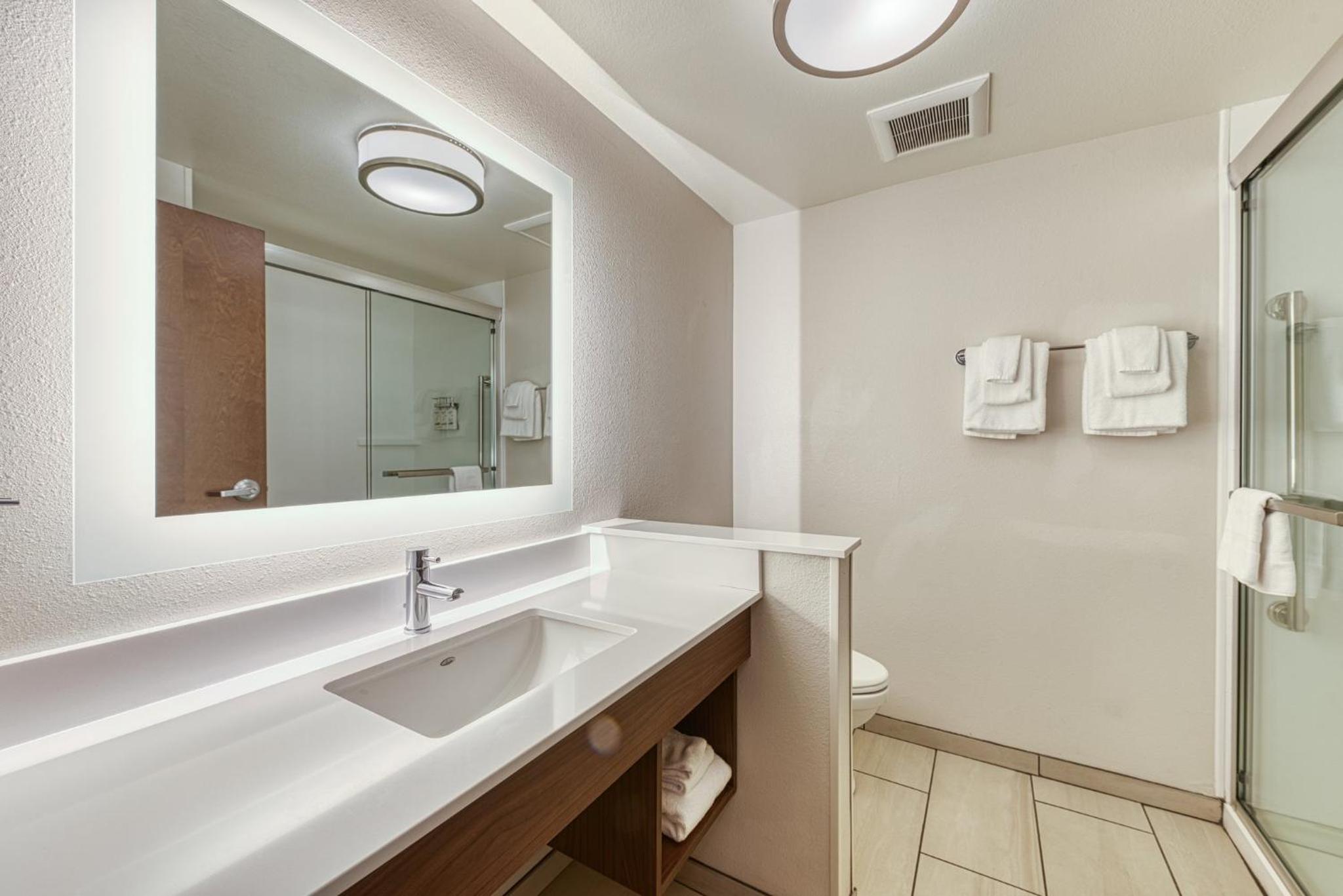 Standard King Room - Photo 3