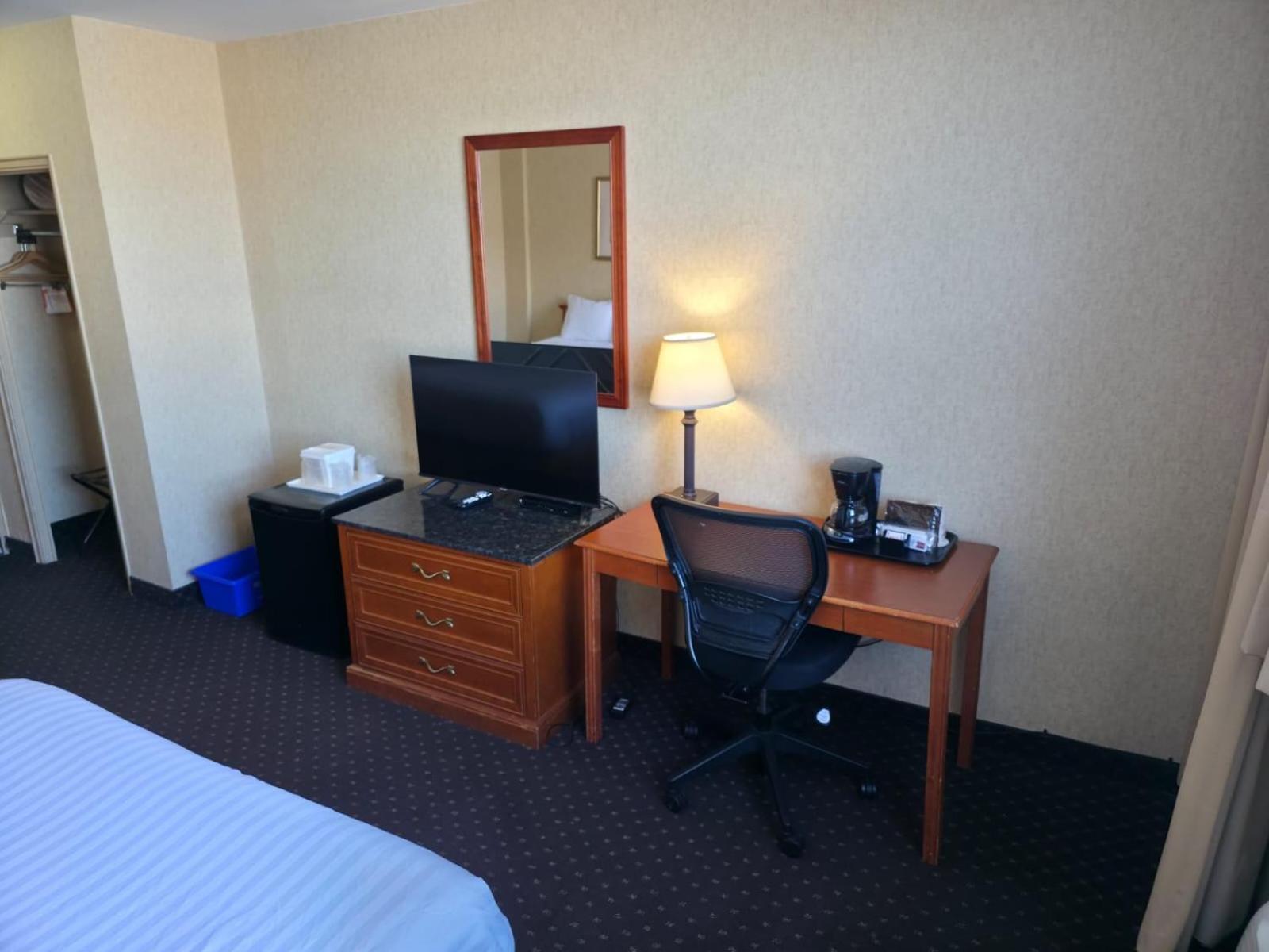 Double Room with Two Double Beds - Pet-Friendly/Non-Smoking photo 2
