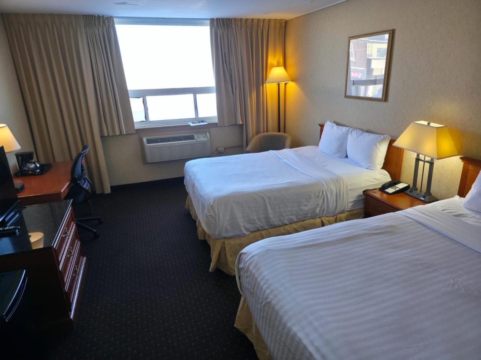 Double Room with Two Double Beds - Pet-Friendly/Non-Smoking photo 1