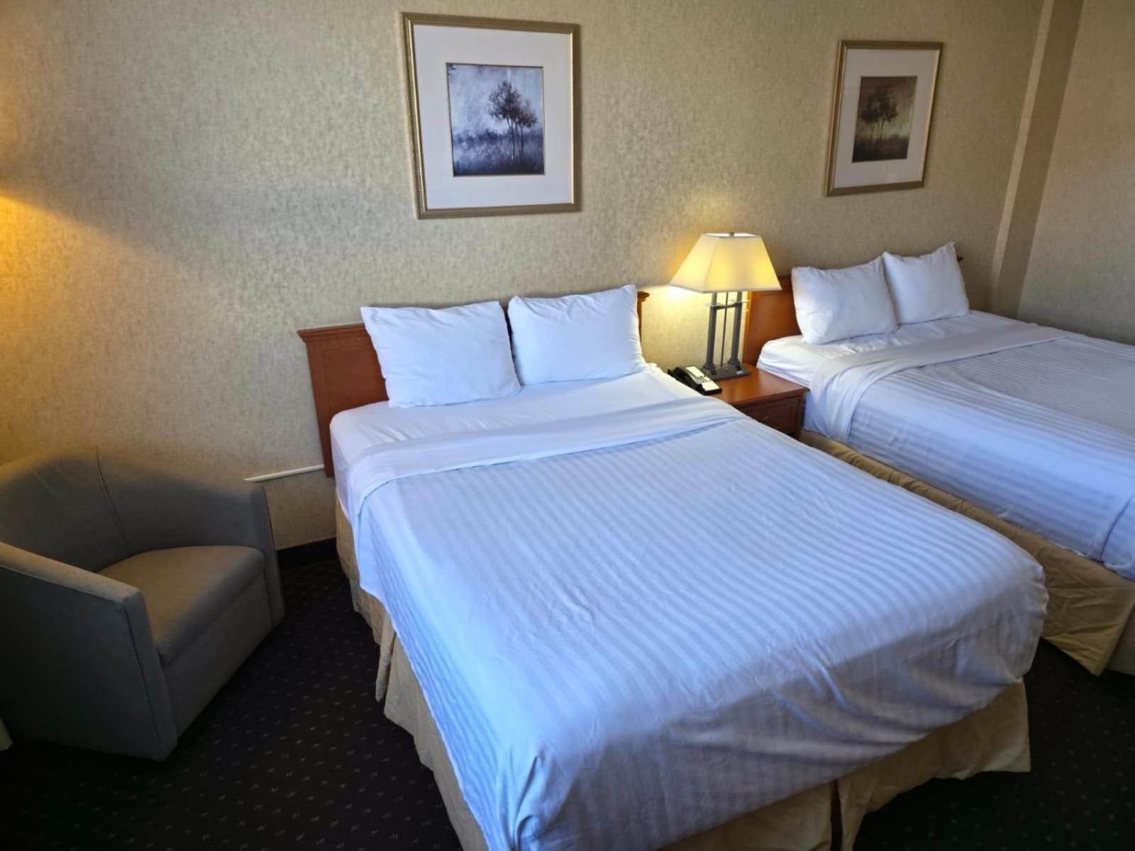 Queen Room with Two Queen Beds - Non Smoking/Pet Friendly photo 2
