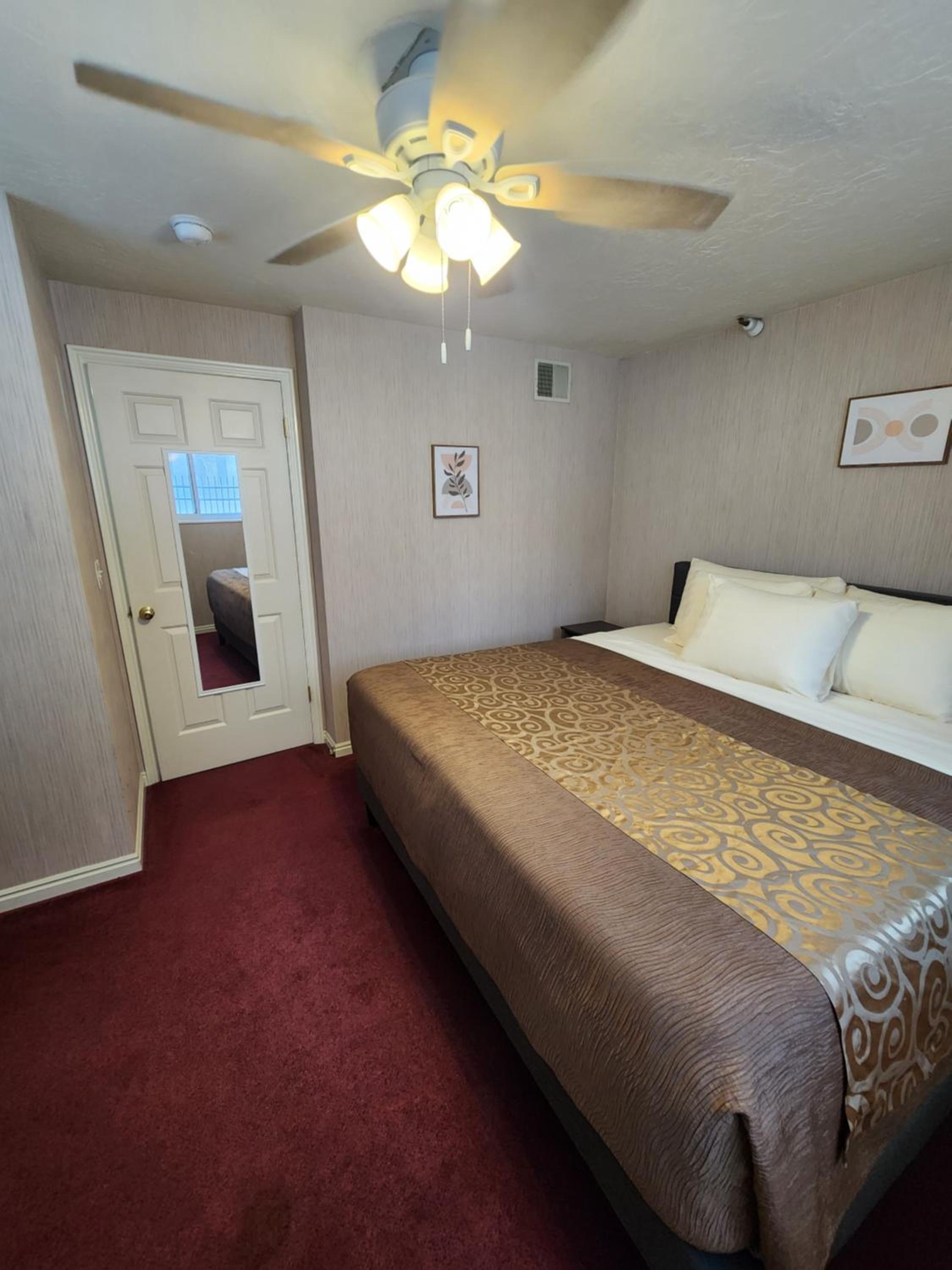 Deluxe Family Suite photo 1