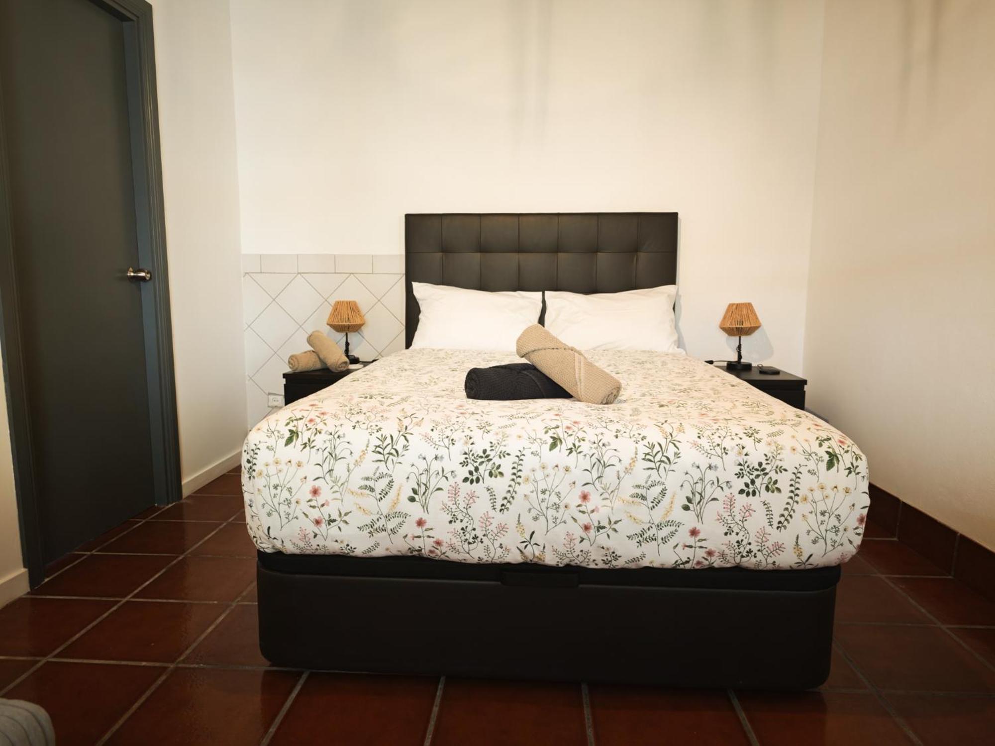 Quadruple Room with Private Bathroom photo 3