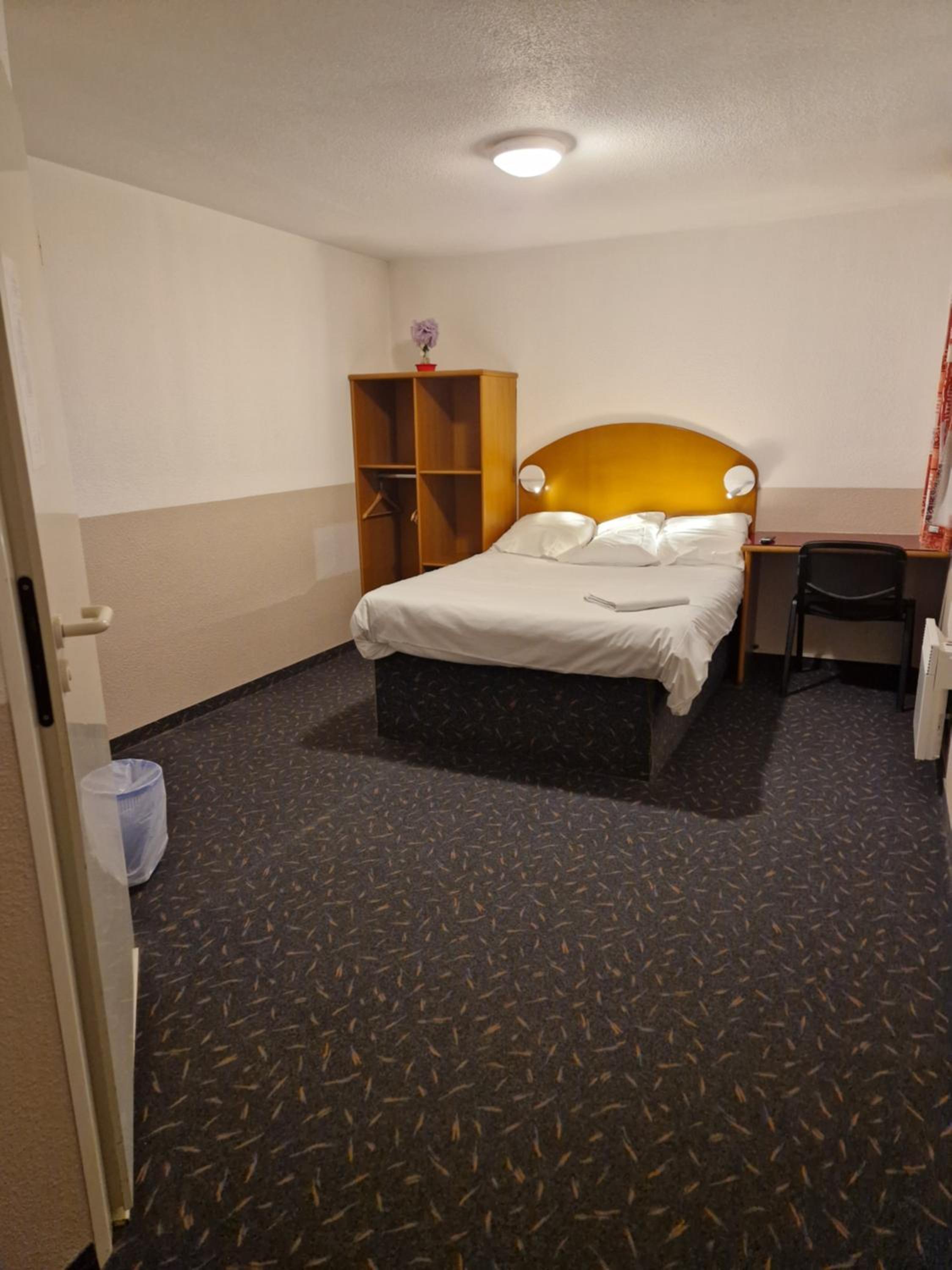 Double Room - Disability Access photo 3