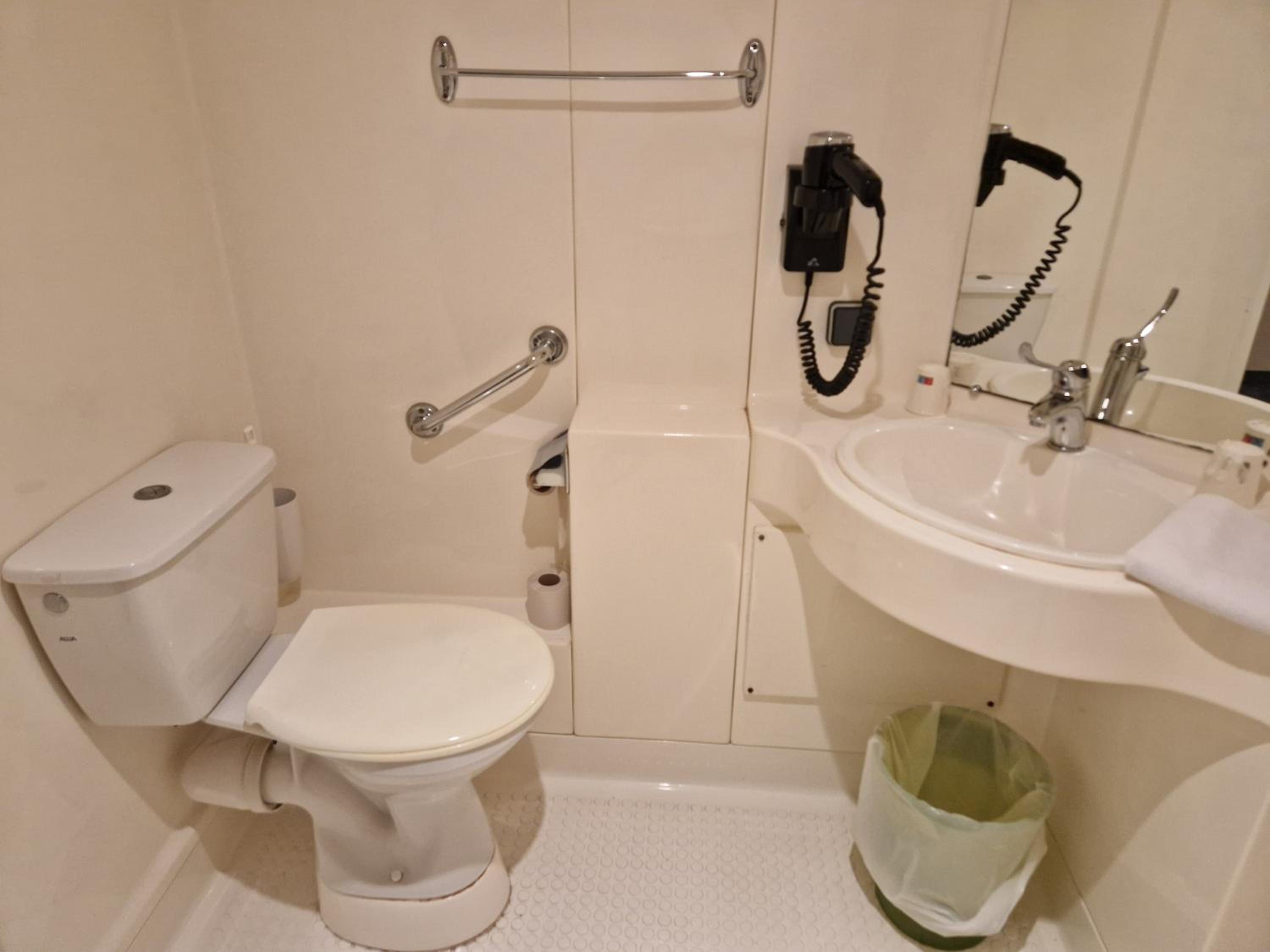 Double Room - Disability Access photo 2