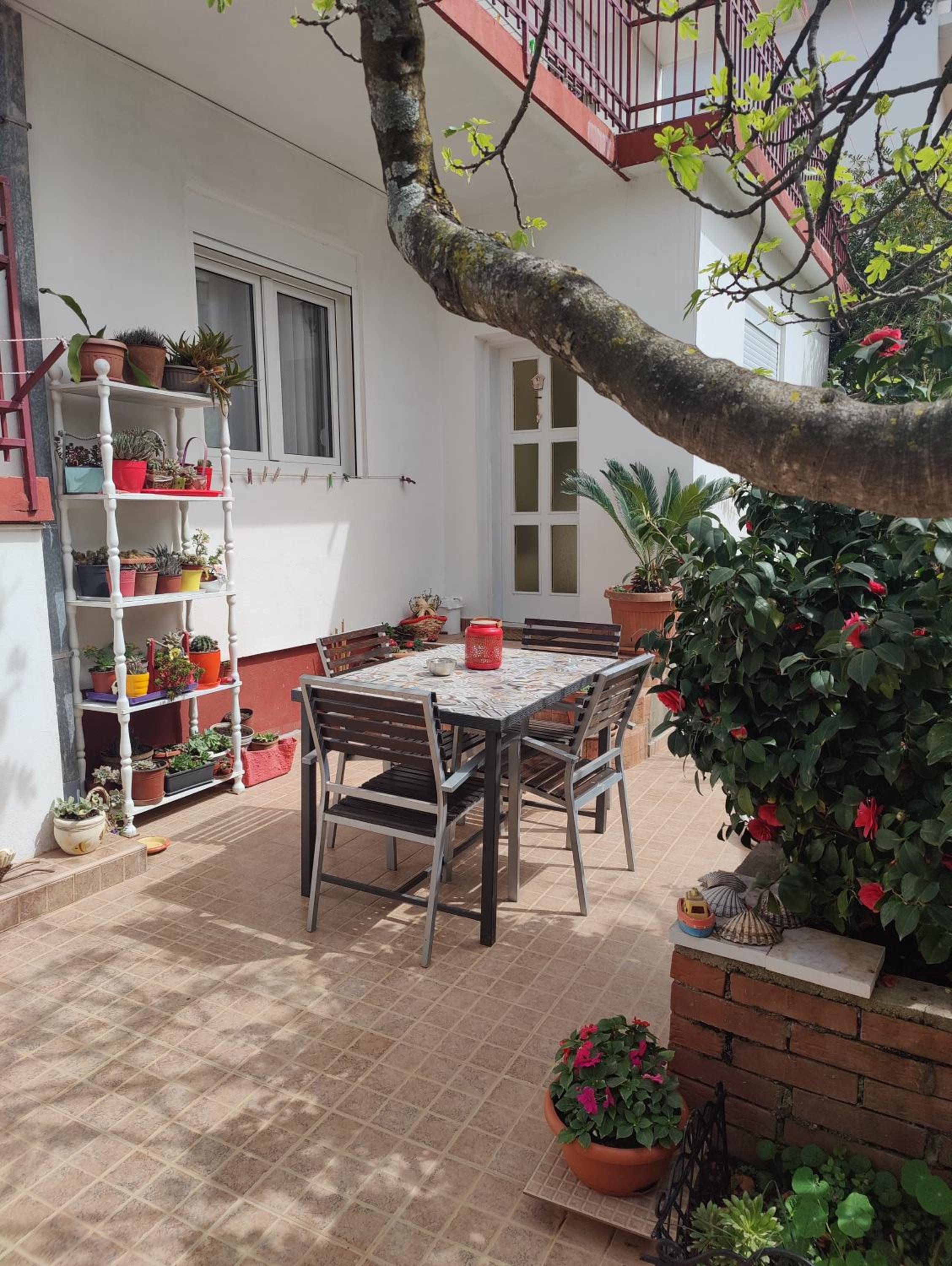 One-Bedroom Apartment with Garden View