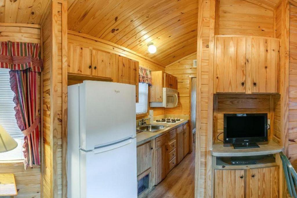 Cabin - Sleeps 2, Pet Friendly photo 2